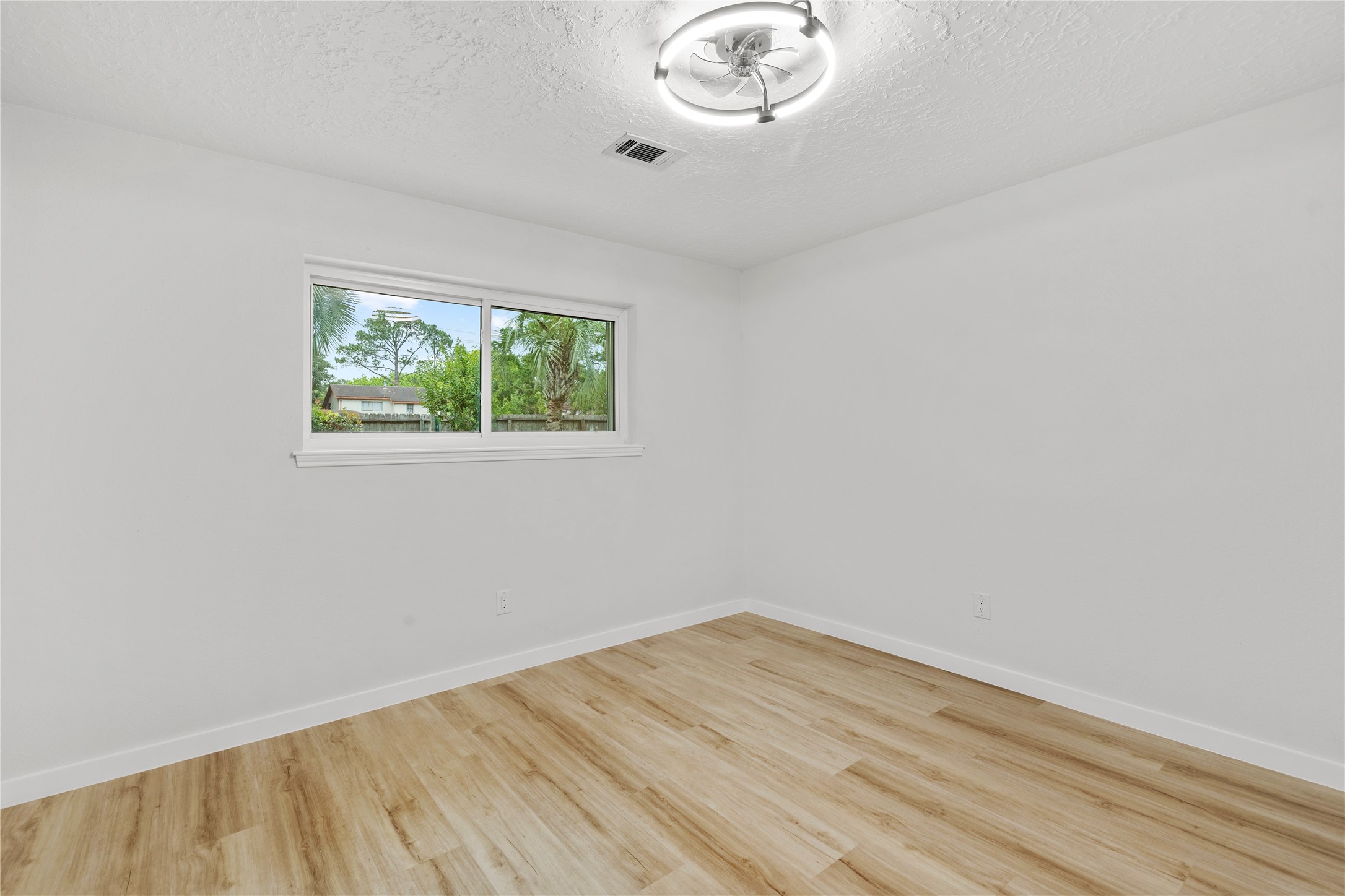2326 Ashmont Drive Property Photo 8