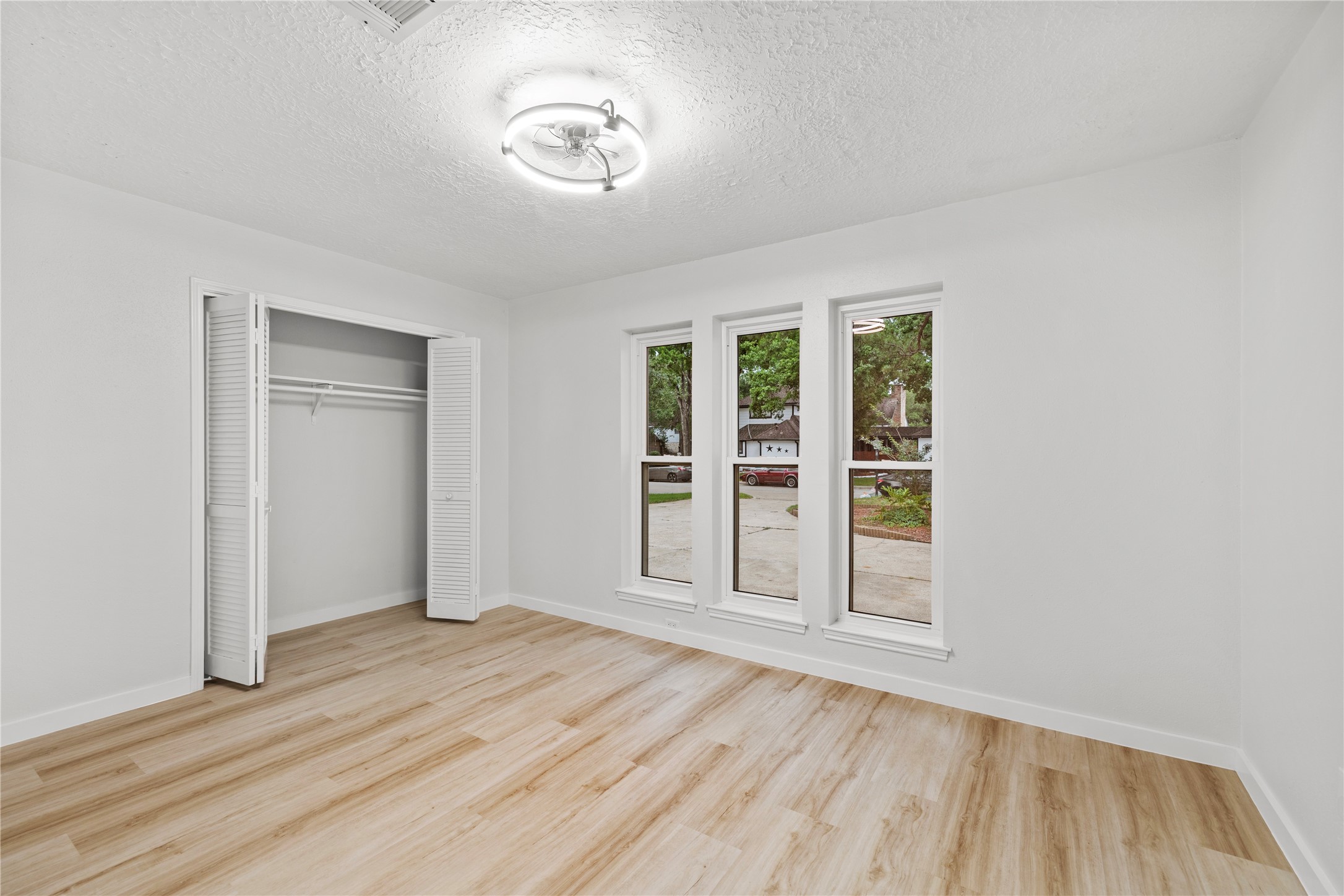 2326 Ashmont Drive Property Photo 9