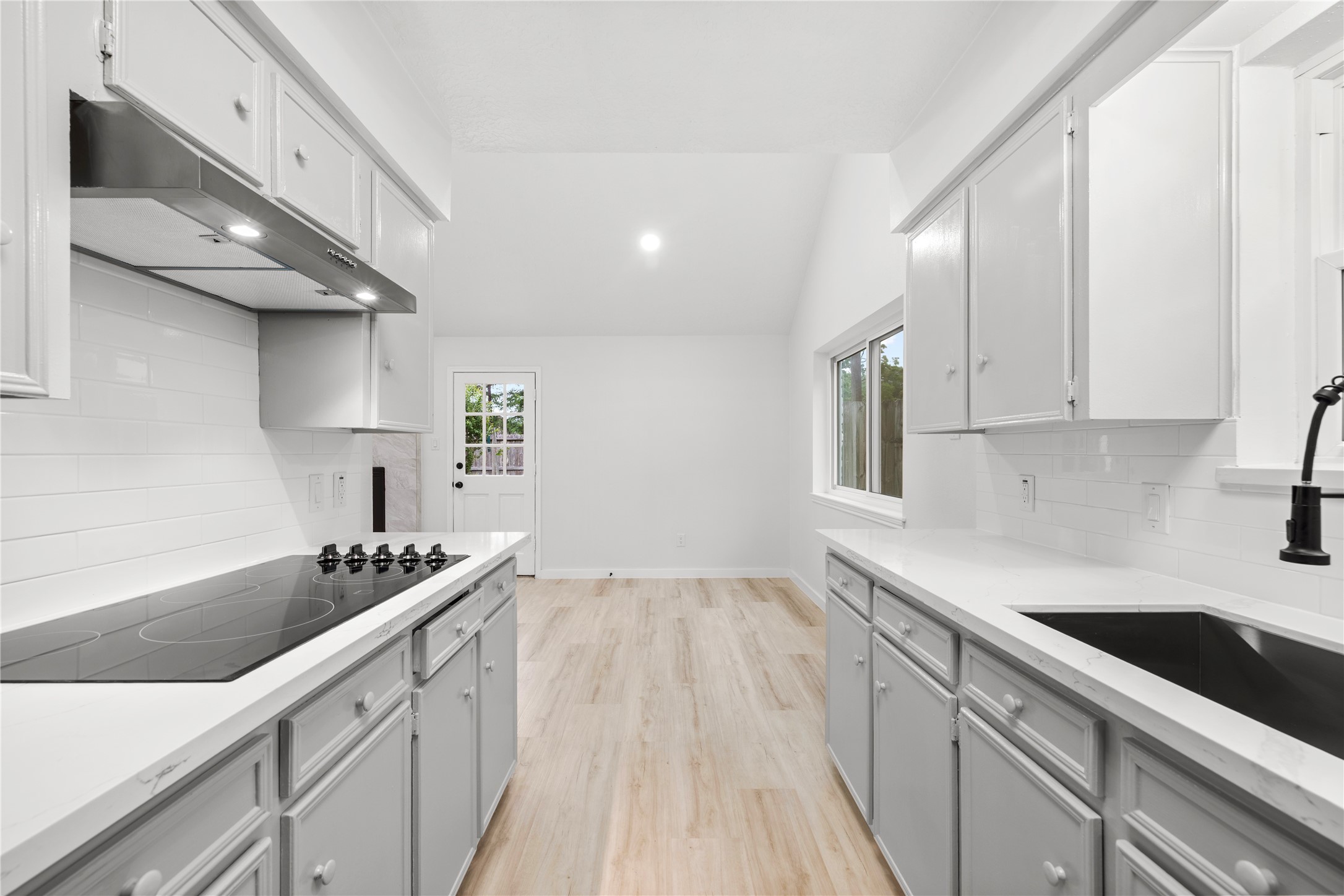 2326 Ashmont Drive Property Photo 14