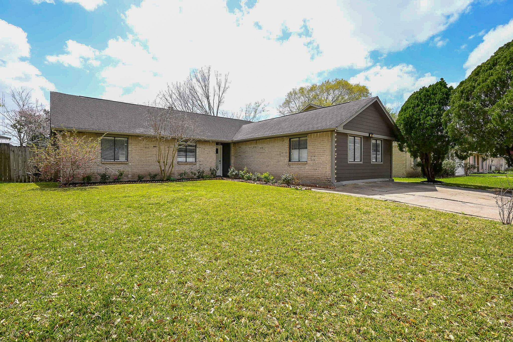 7407 W Fuqua Drive, Houston Tx 77489 Property Photo 1