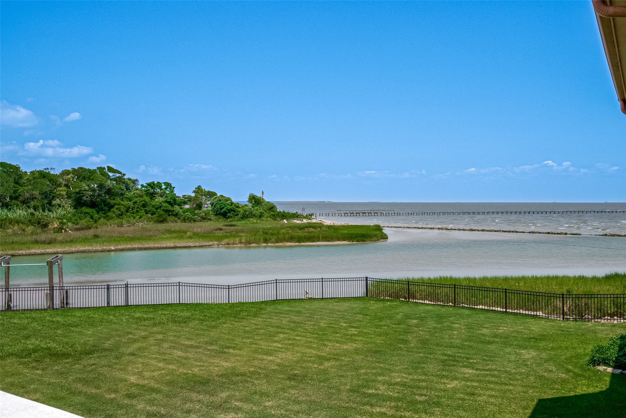 510 Surf Oaks Drive Property Photo 4