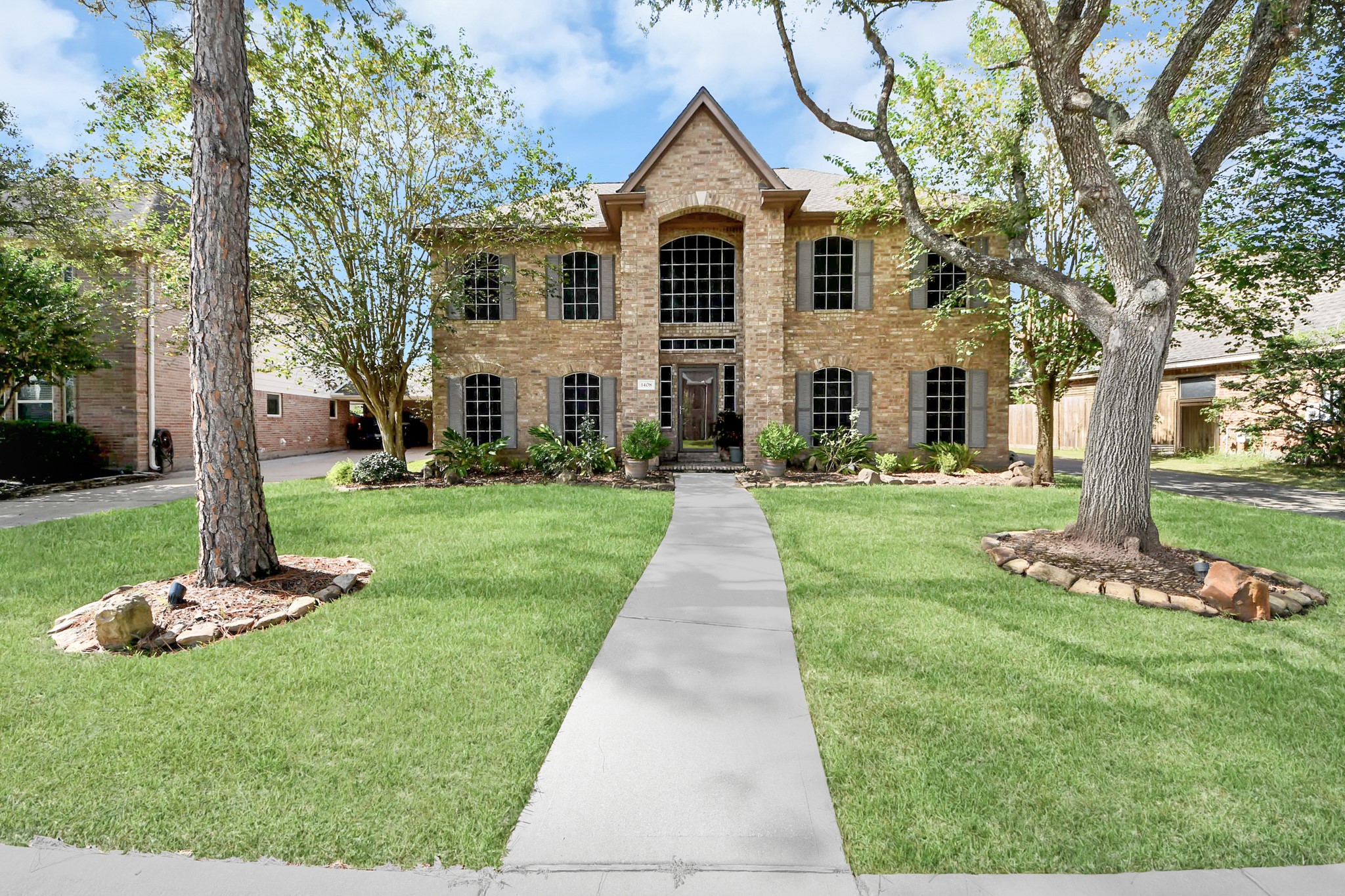 1408 N Pine Orchard Drive Property Photo 1