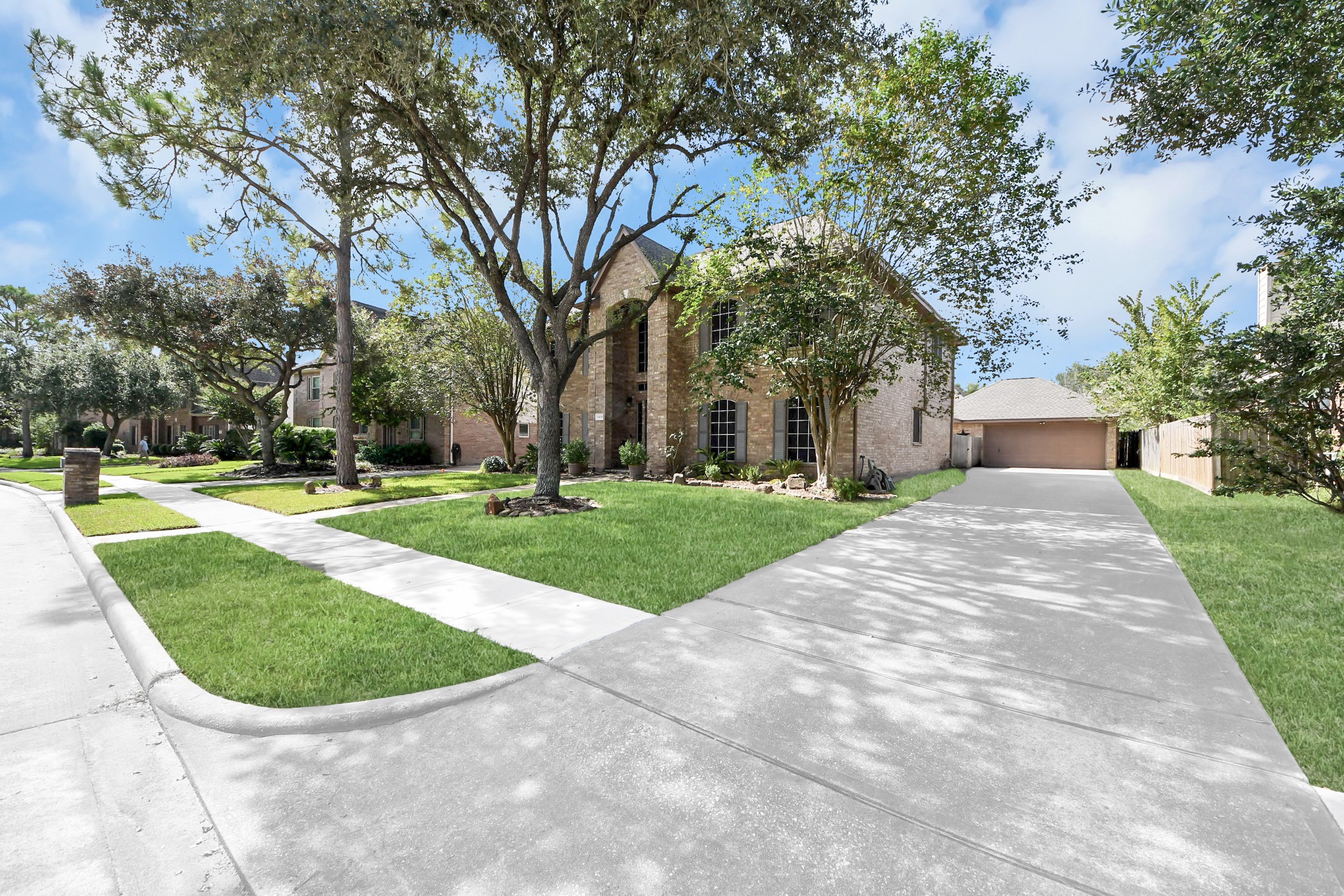 1408 N Pine Orchard Drive Property Photo 3