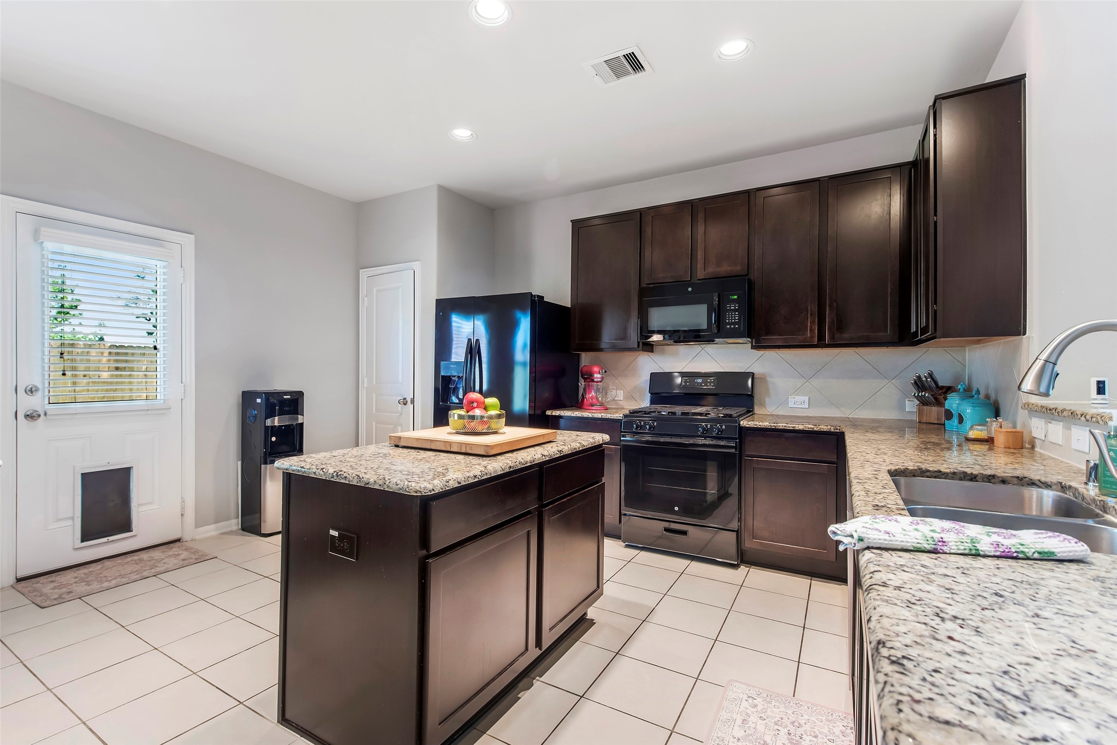 2073 Lepper Street Property Photo 11