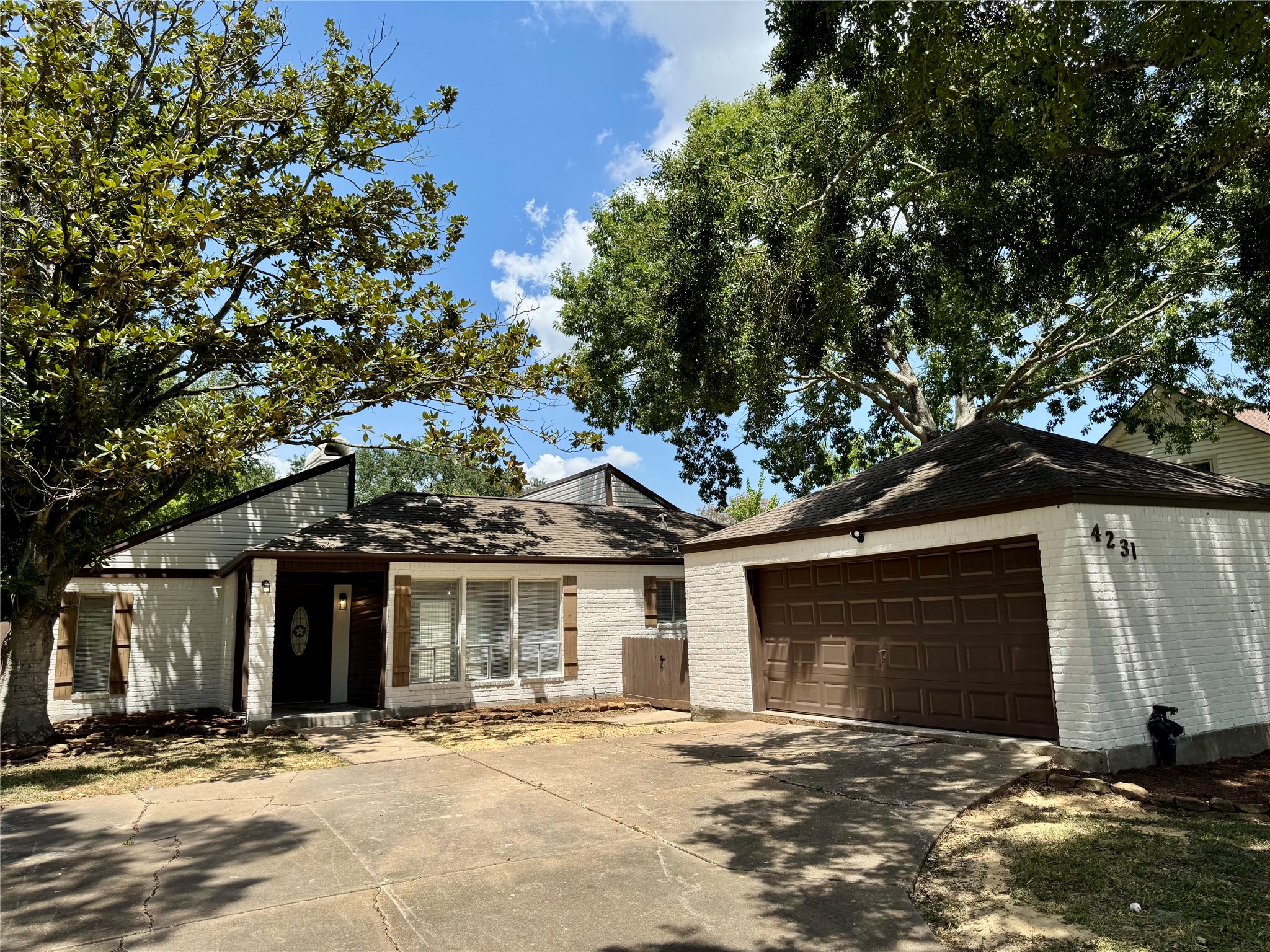 4231 Meadowbank Drive Property Photo 1