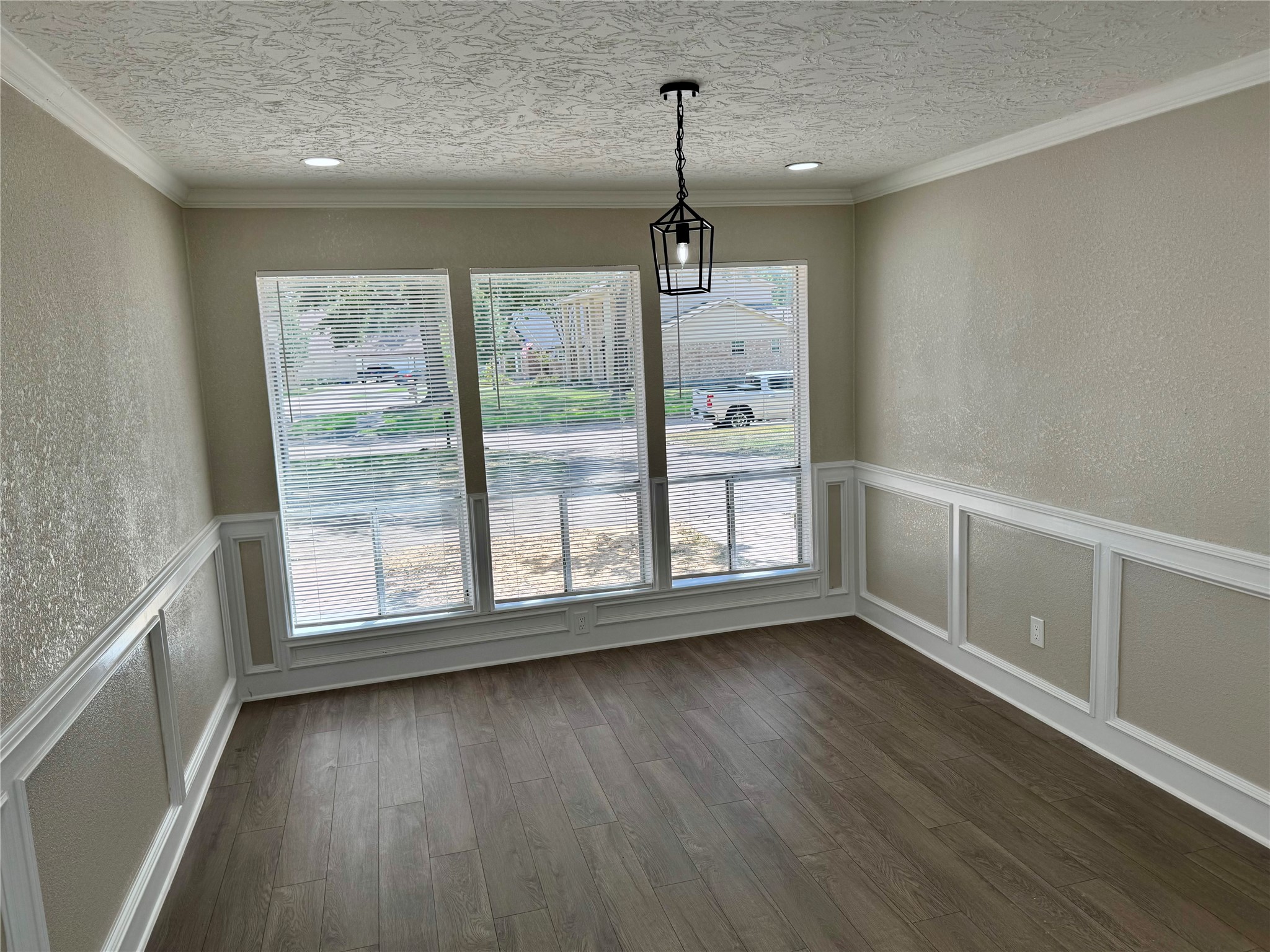 4231 Meadowbank Drive Property Photo 12
