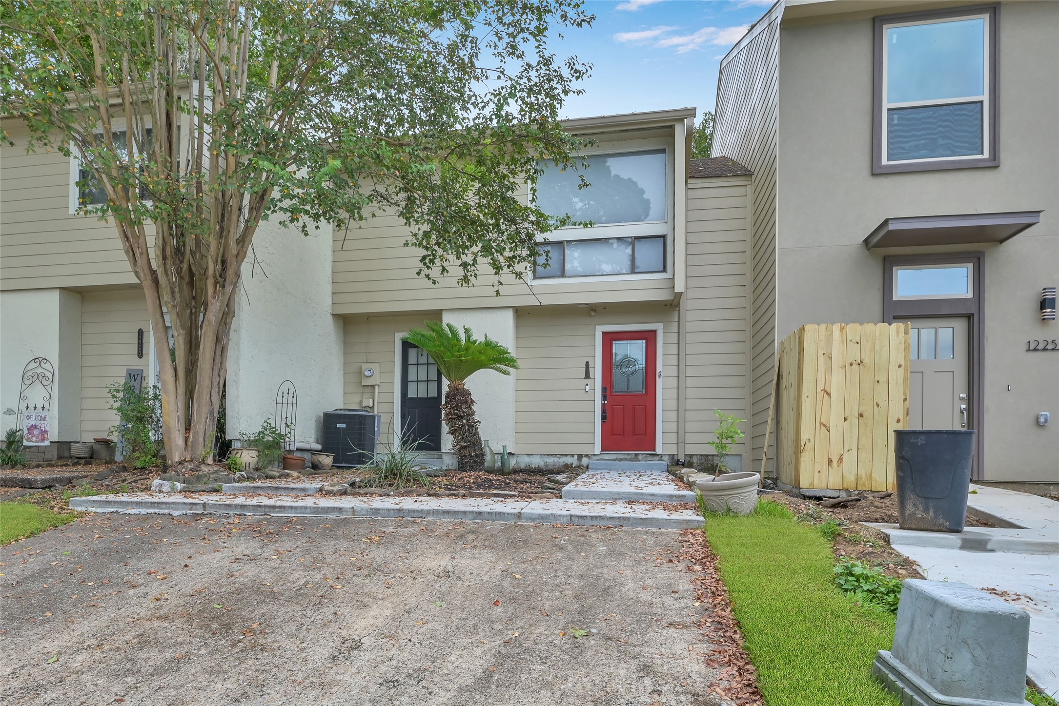 12247 Trail Hollow Drive Property Photo 2