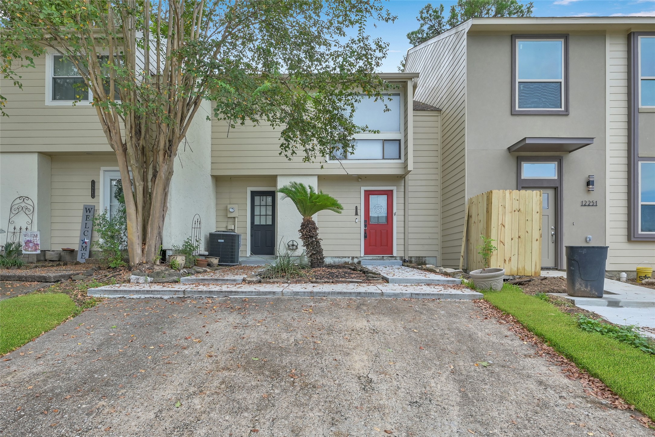 12247 Trail Hollow Drive Property Photo 3
