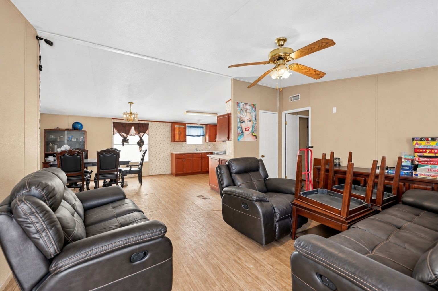 104 Lone Oak Circle Property Photo 3