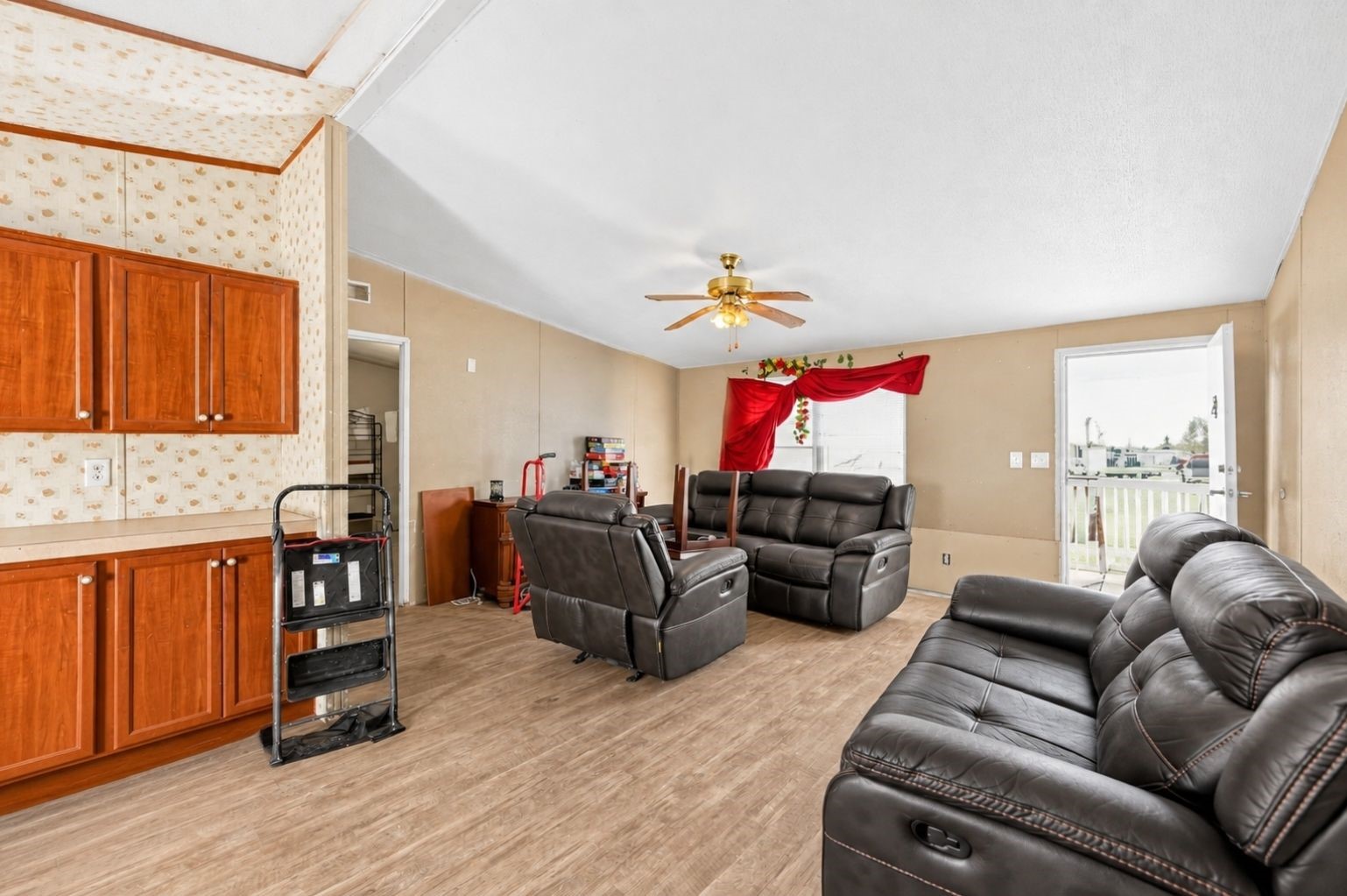 104 Lone Oak Circle Property Photo 8