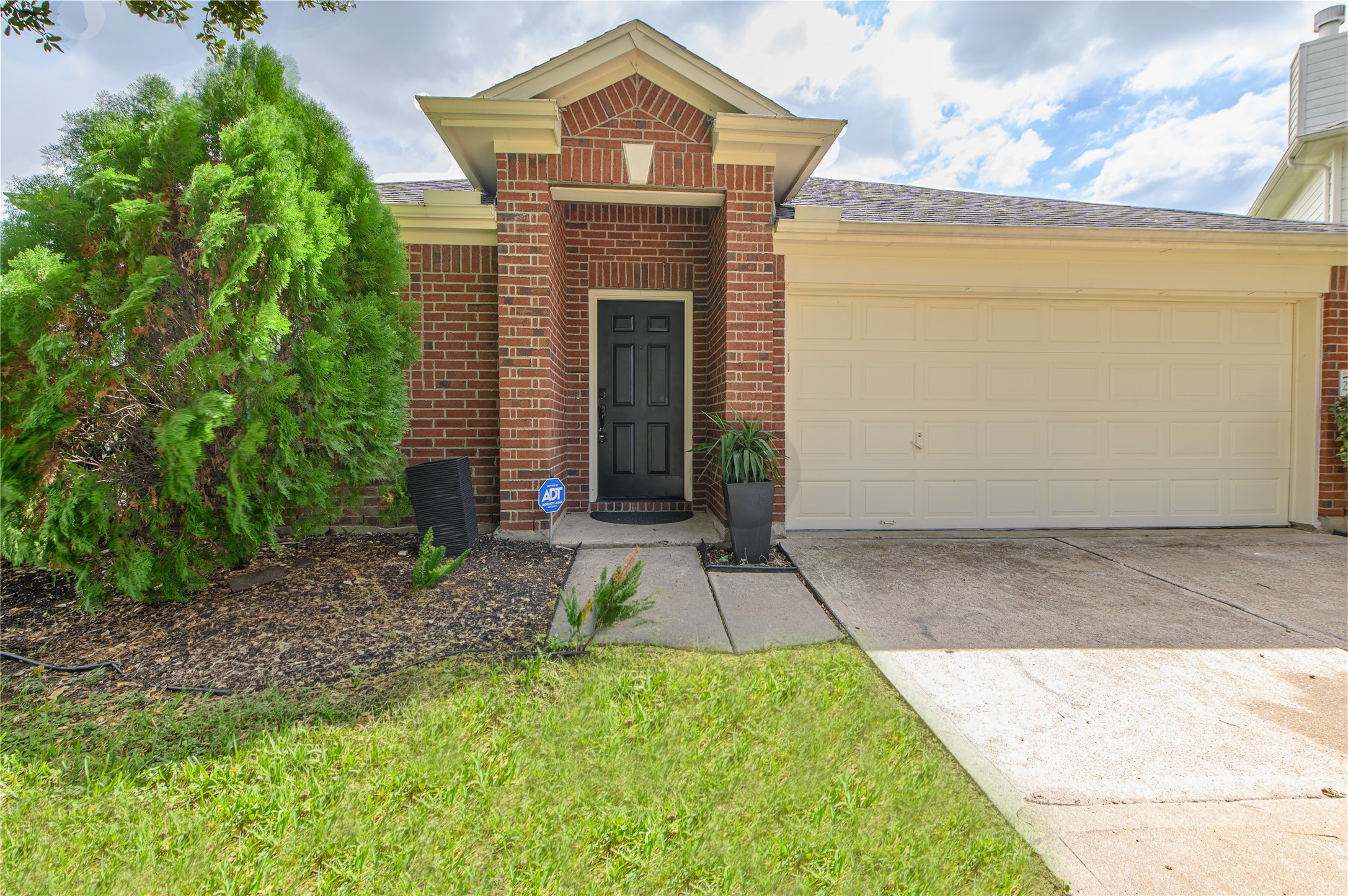 2303 Amber Wheat Court Property Photo 2
