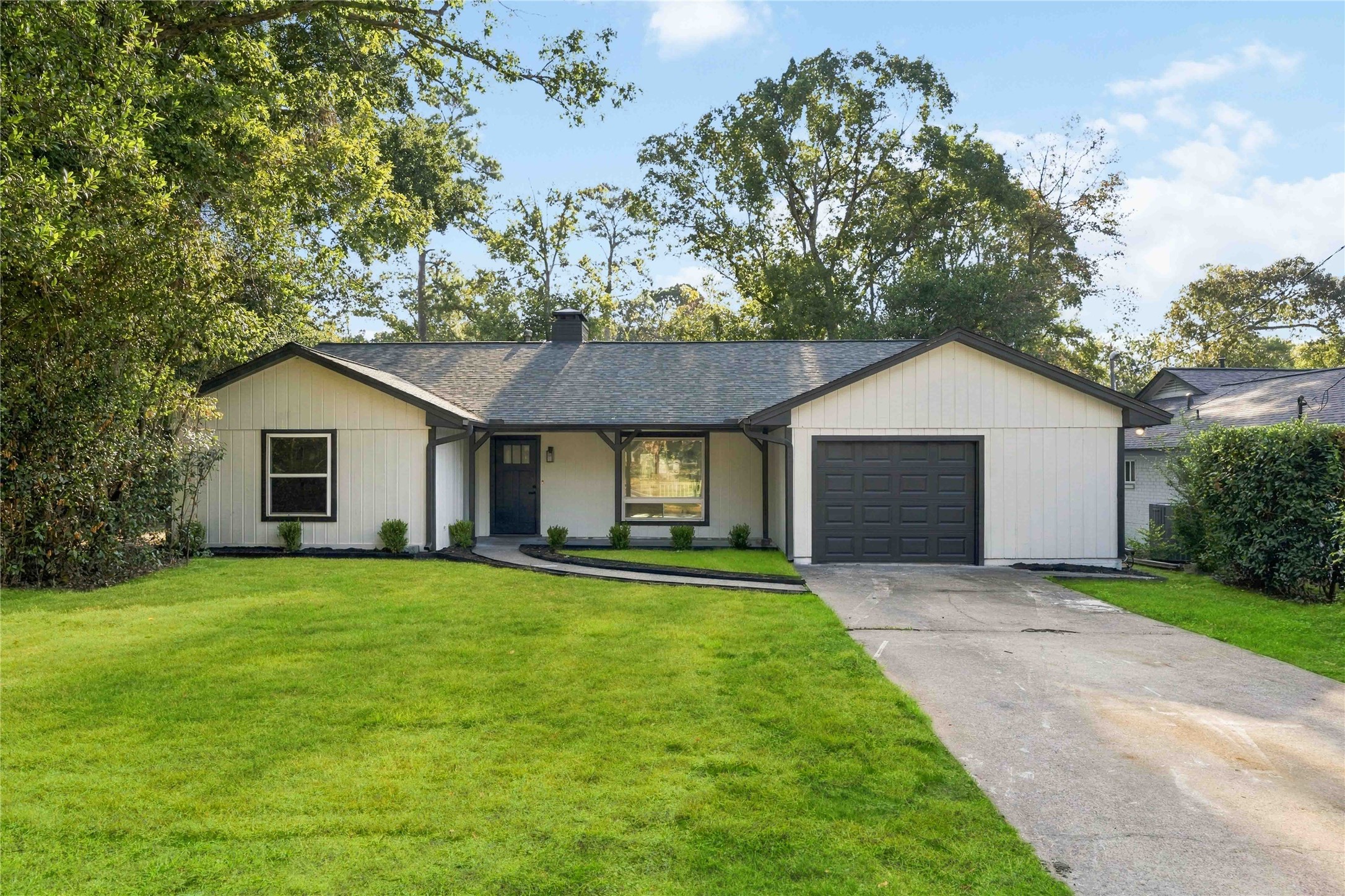 333 Rolling Hills Drive Property Photo 2