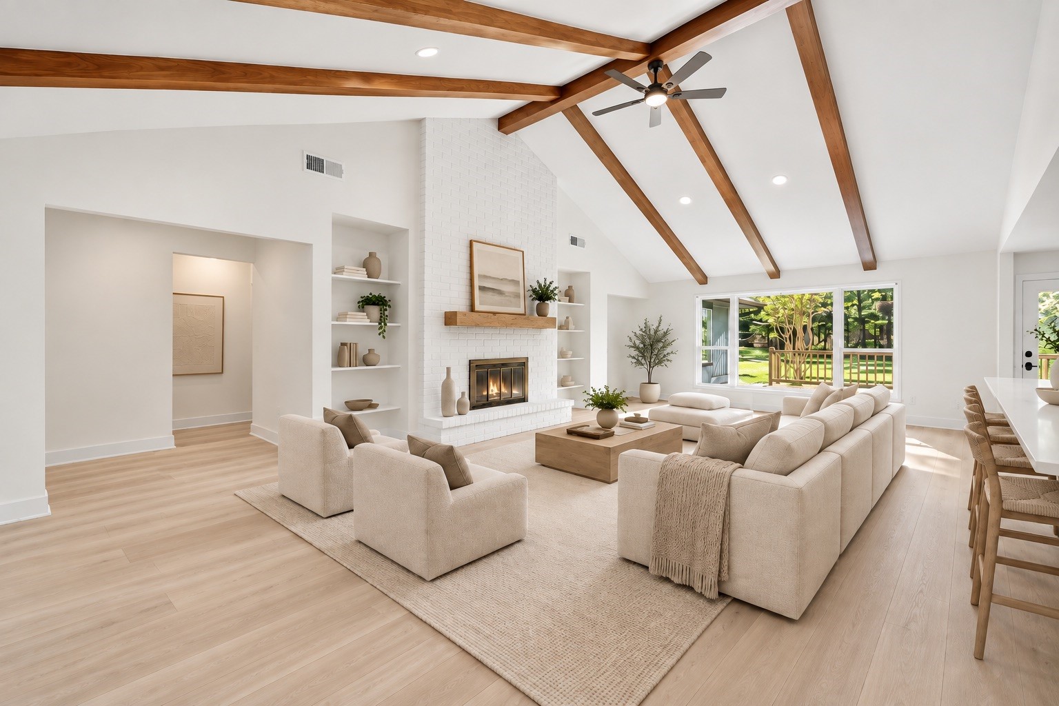 333 Rolling Hills Drive Property Photo 4