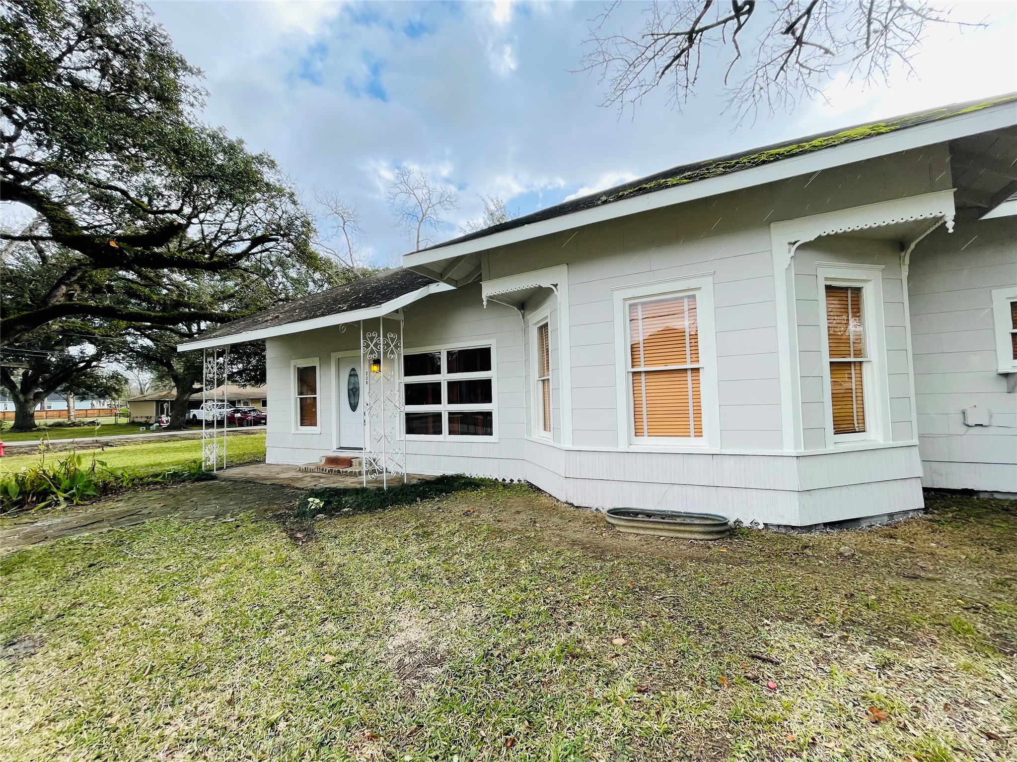 229 E Saunders Street Property Photo 1