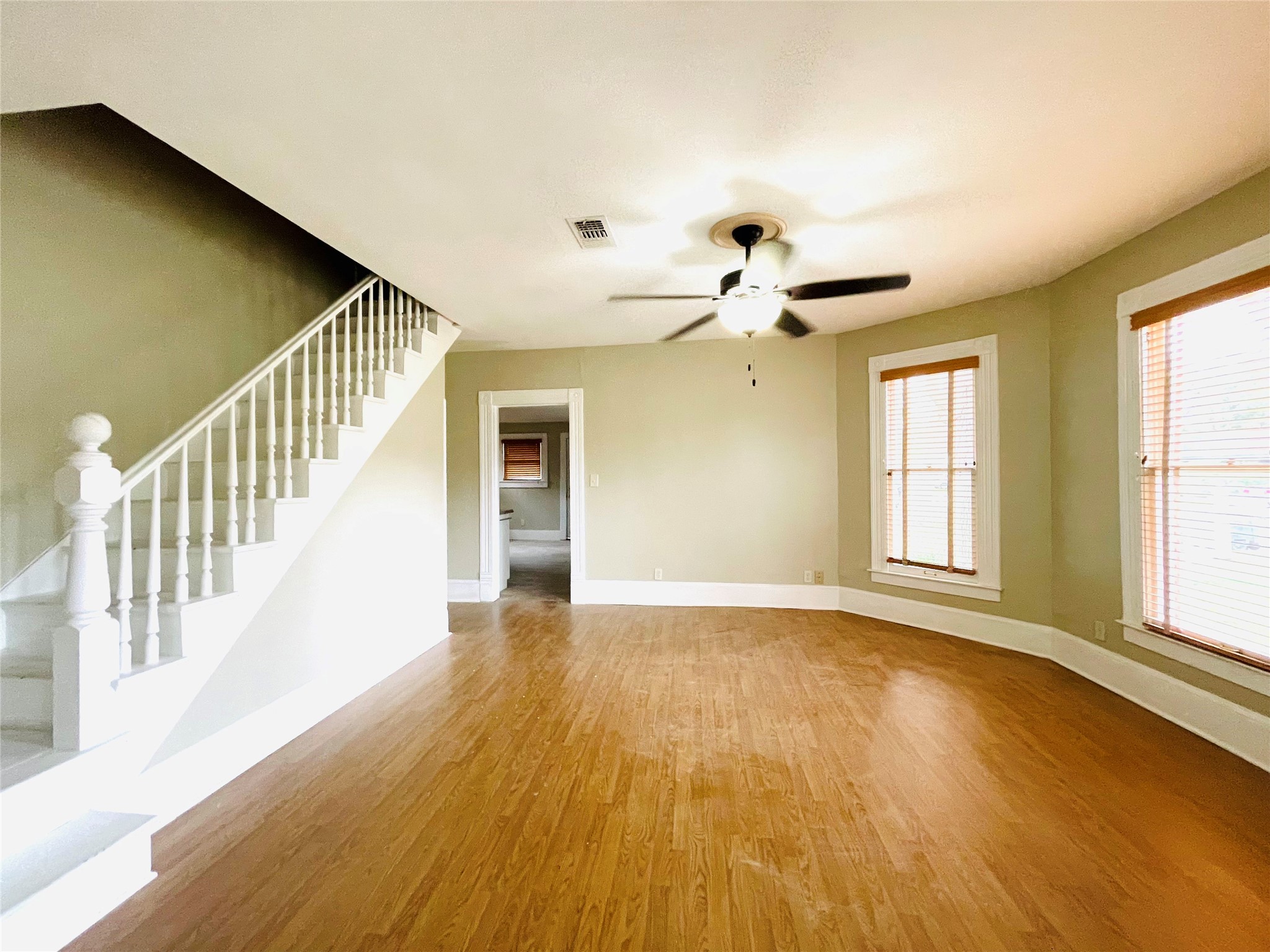229 E Saunders Street Property Photo 4