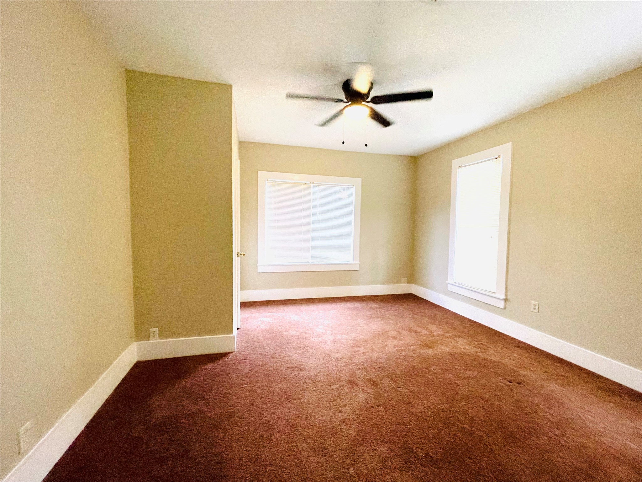 229 E Saunders Street Property Photo 8