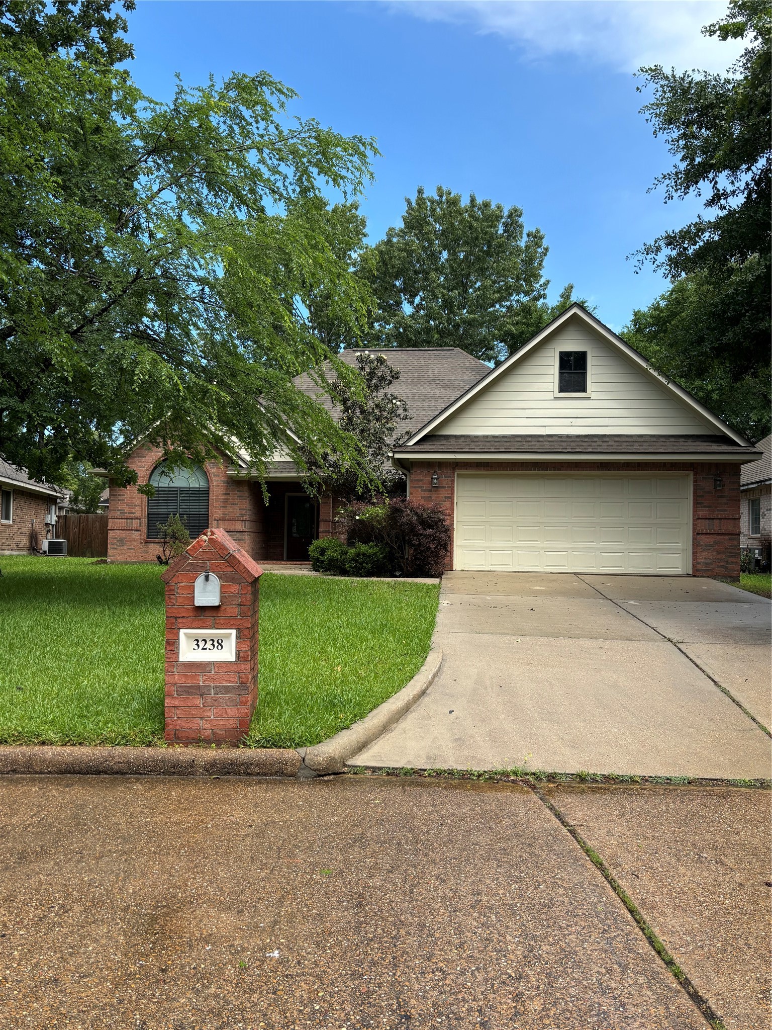 3238 Glenforest Drive Property Photo 1