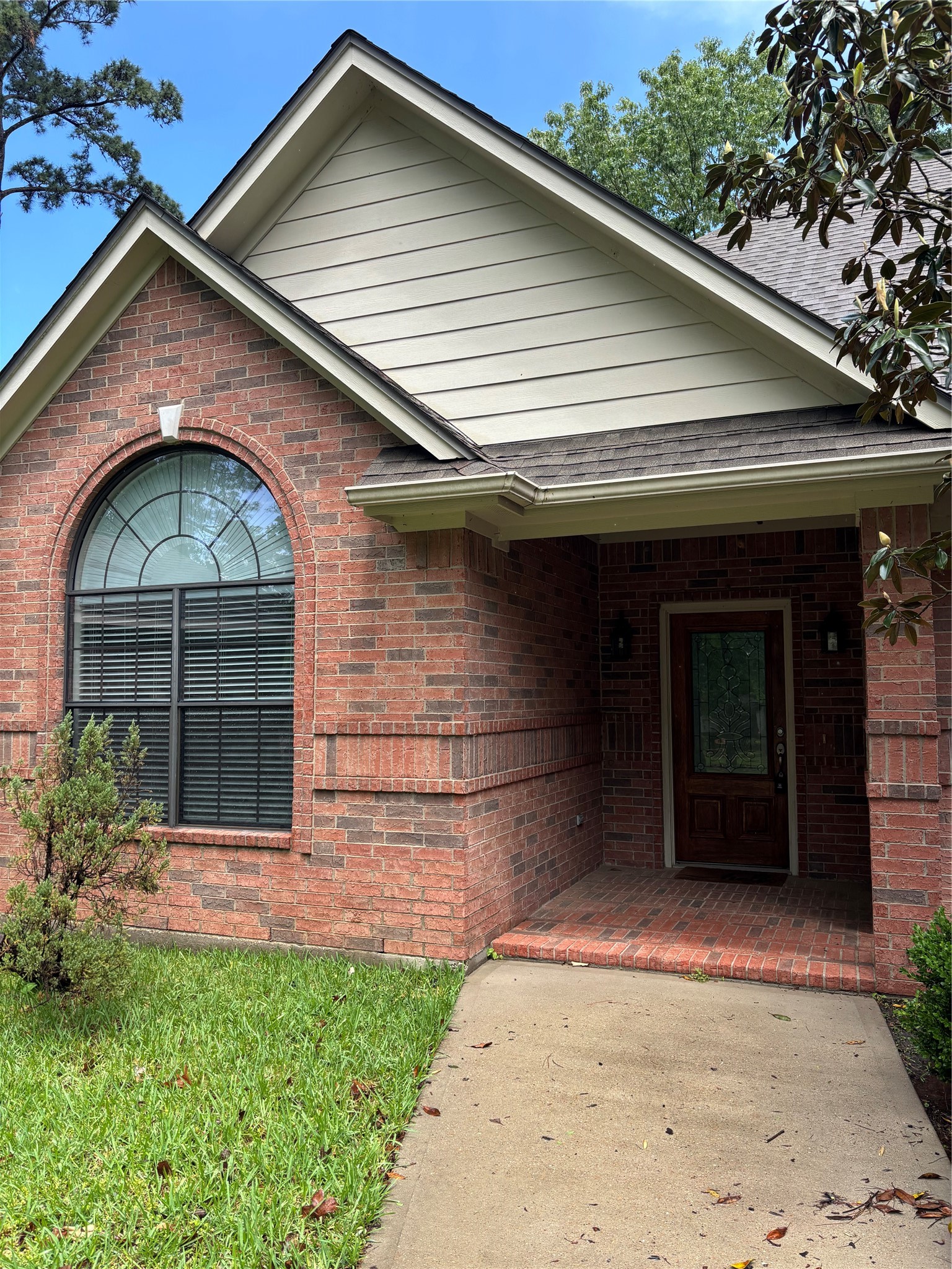 3238 Glenforest Drive Property Photo 2