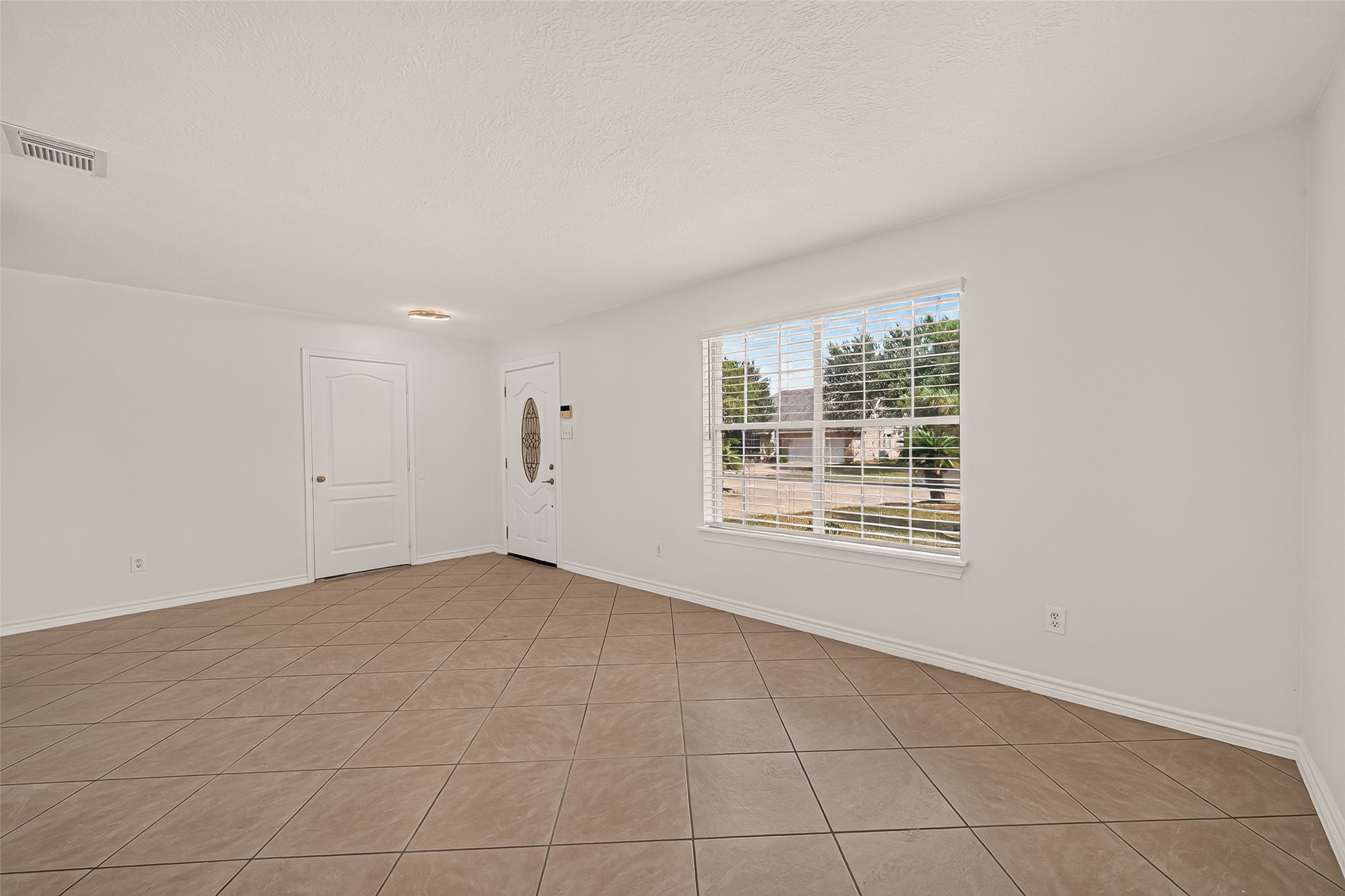 3111 Lantern Bay Lane Property Photo 5