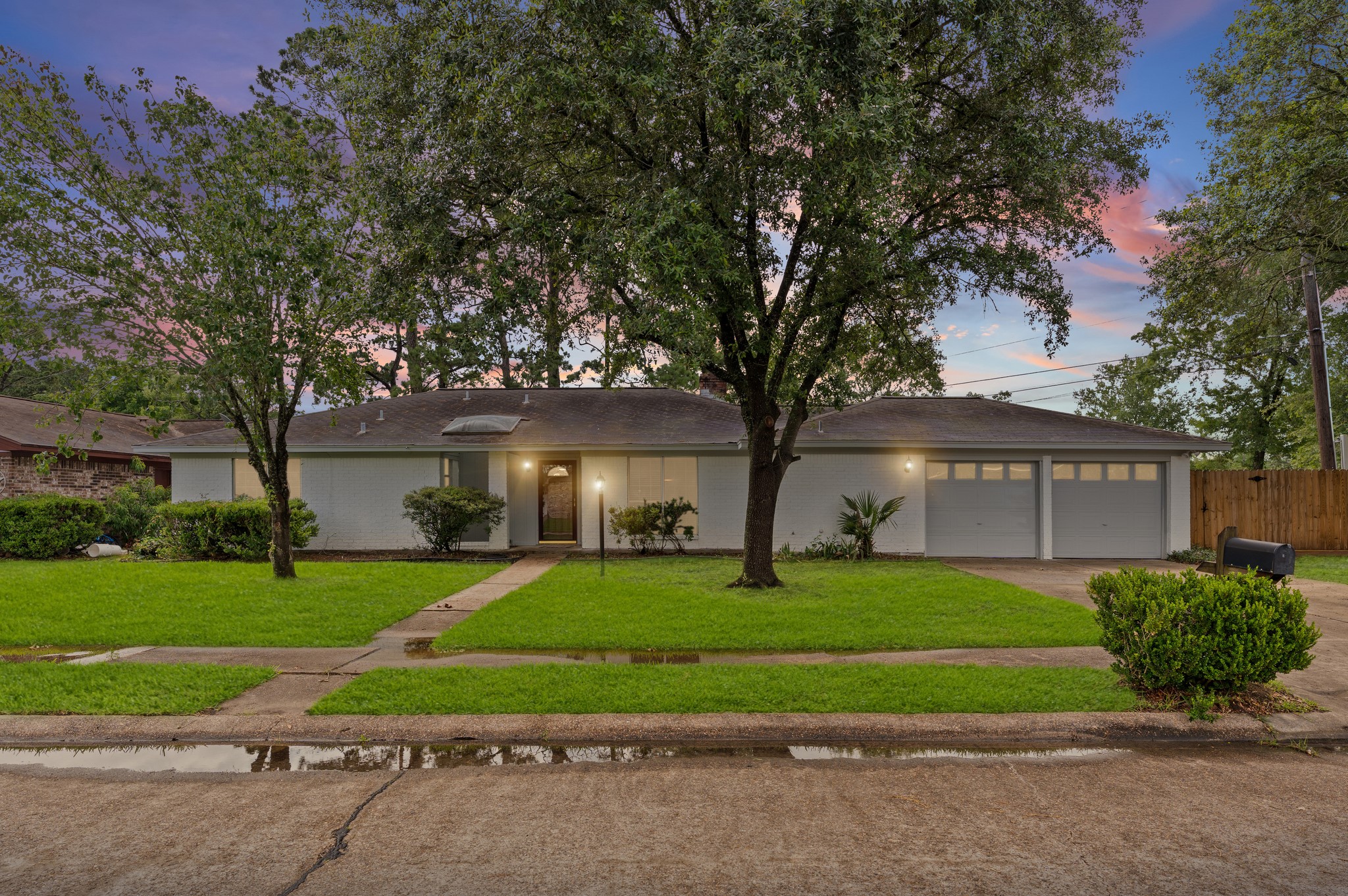 4205 Queenswood Street Property Photo 1