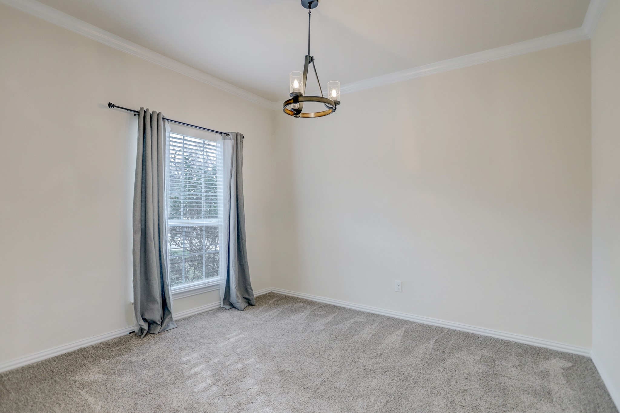 52 Hallmark Drive Property Photo 5