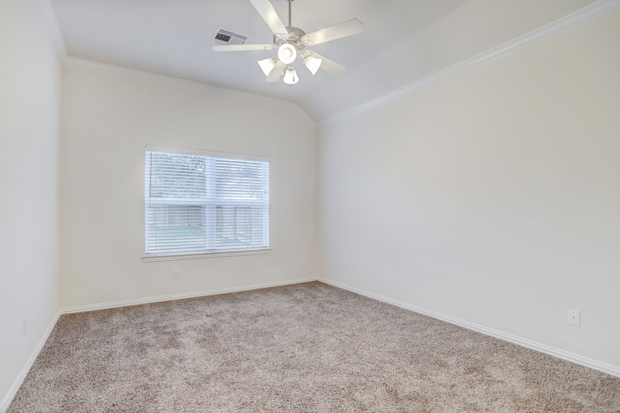 52 Hallmark Drive Property Photo 8