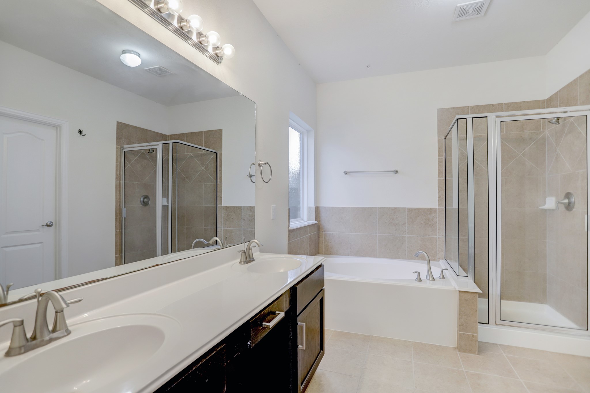 52 Hallmark Drive Property Photo 9