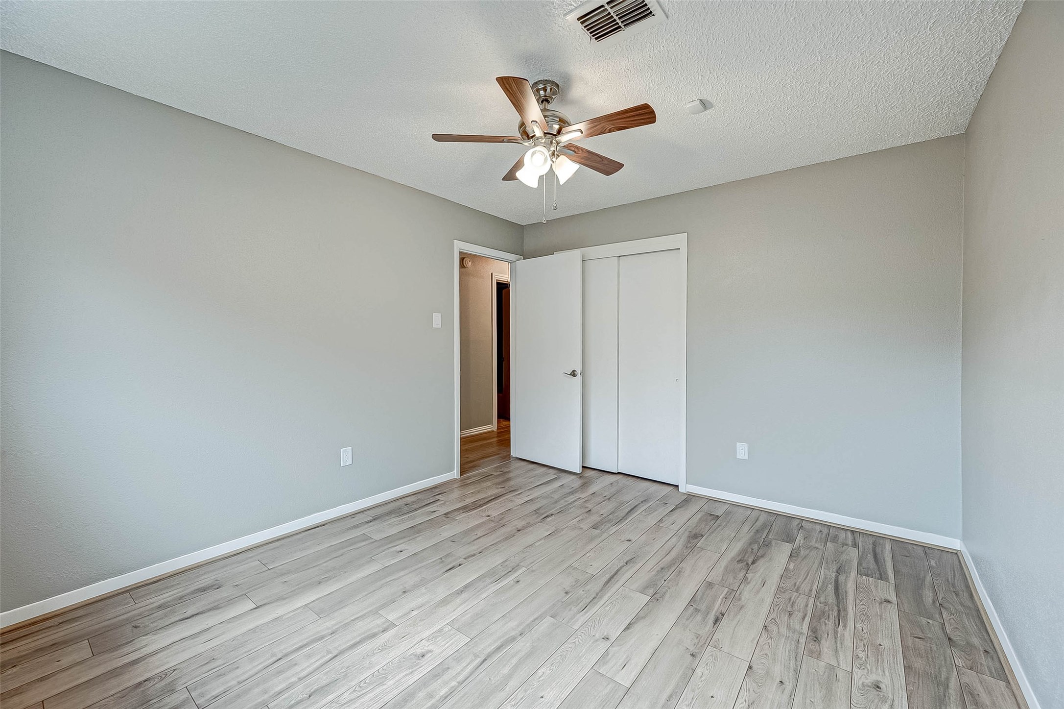 5806 Chrystell Lane Property Photo 14