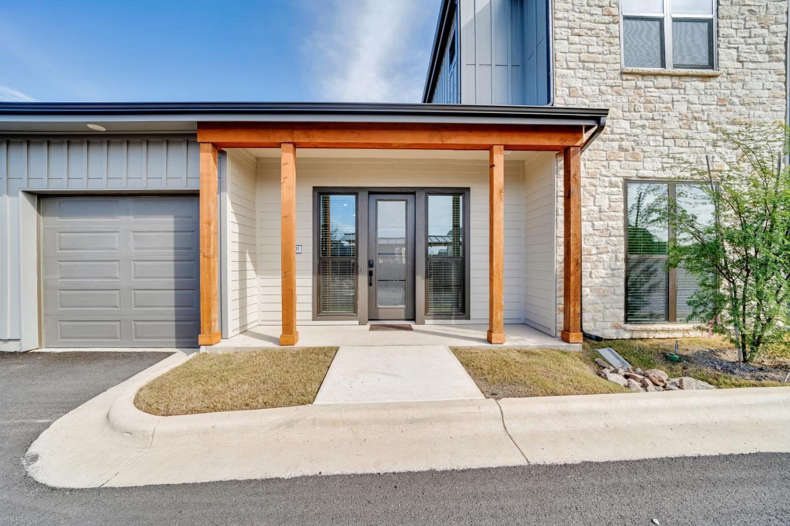 1601-217 Mustang Drive Property Photo 1