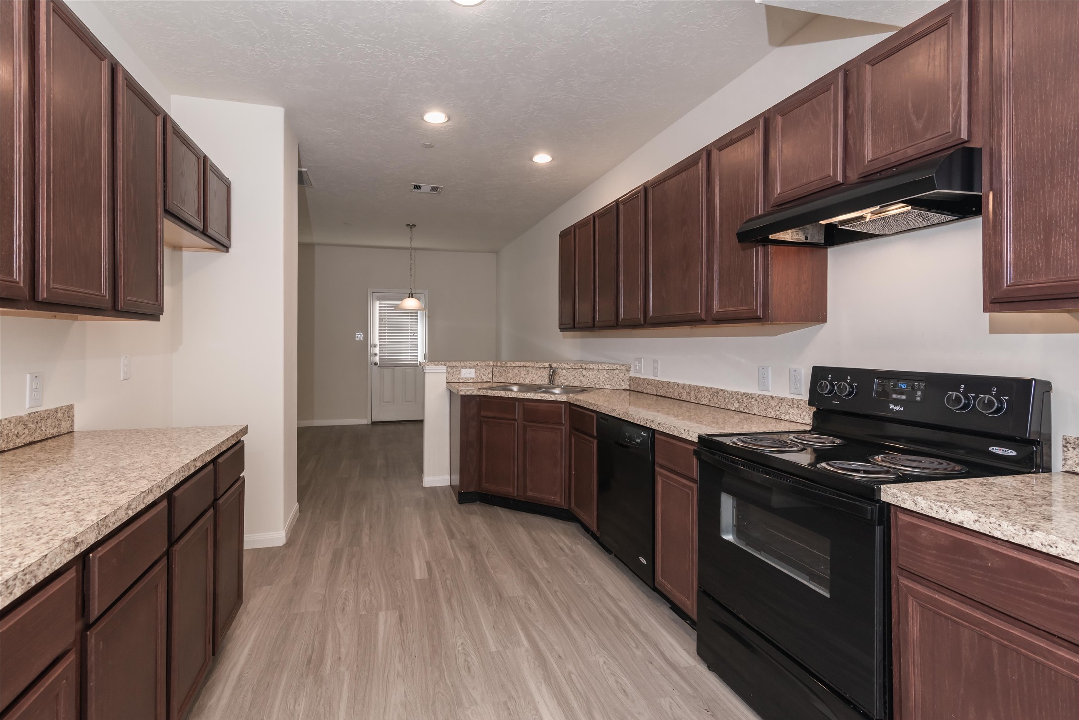 3907 Calgary Circle Property Photo 1