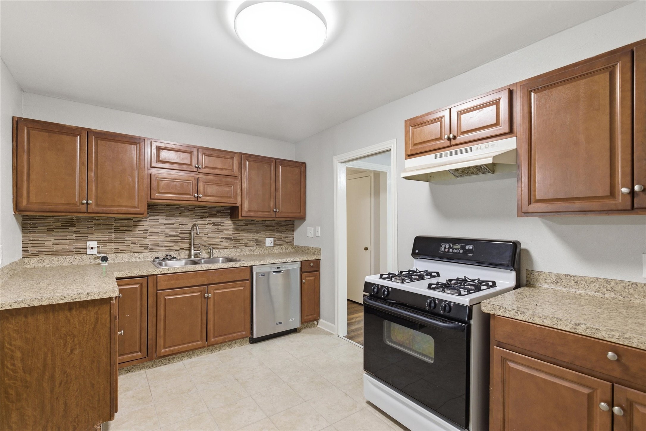 3615 Alberta Street Property Photo 4