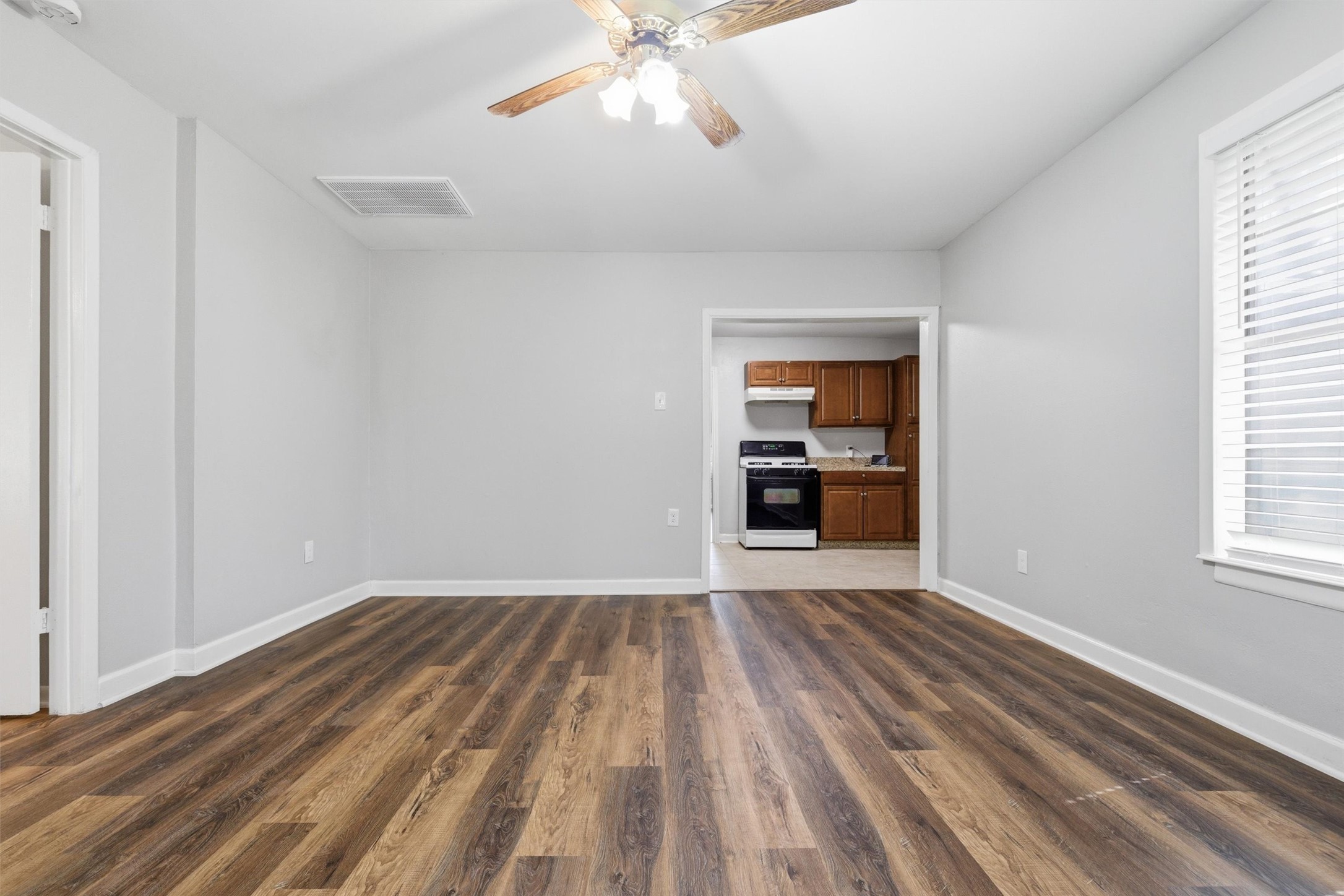 3615 Alberta Street Property Photo 7
