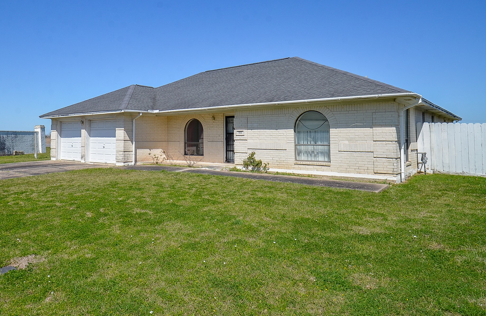 512 Town And Country Drive Property Photo 1