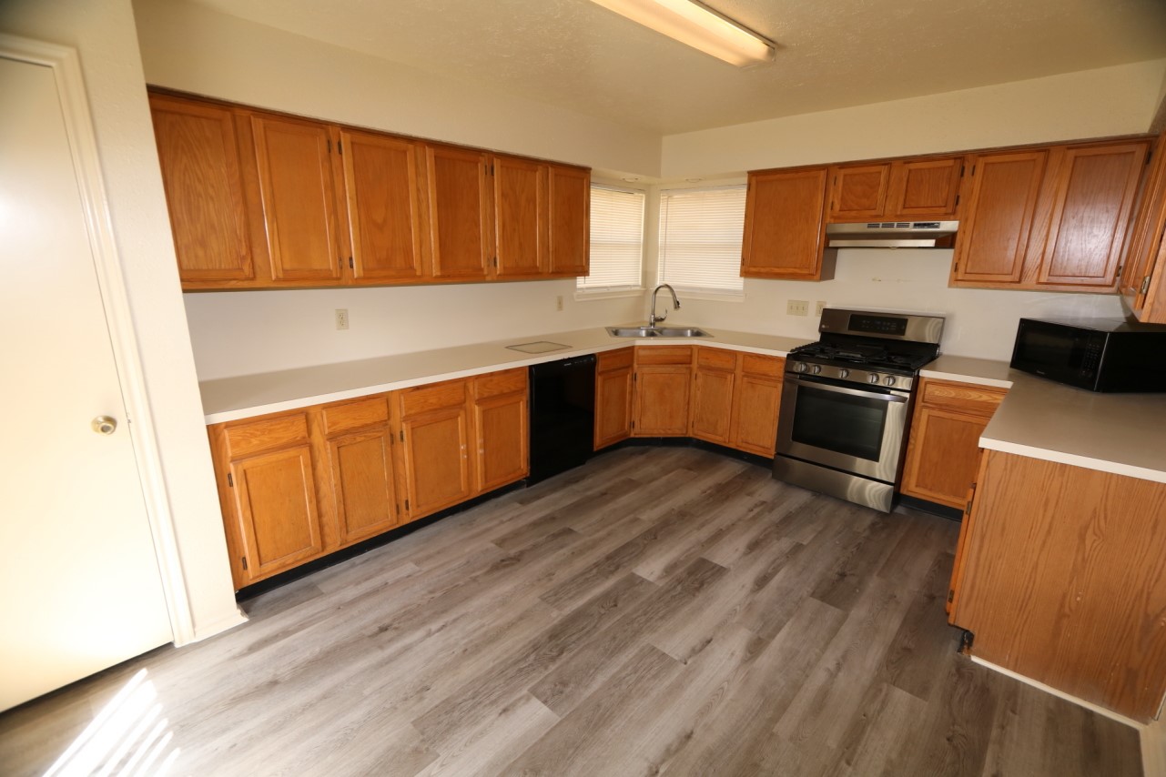 10031 Red Wolf Lane Property Photo 5