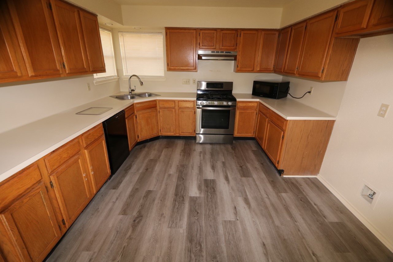 10031 Red Wolf Lane Property Photo 6
