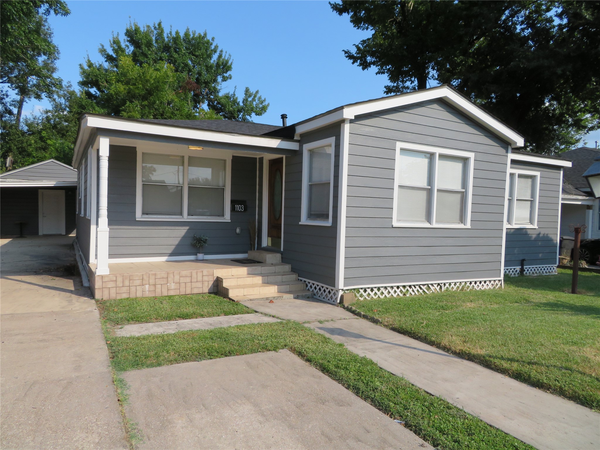 1103 Jocelyn Street Property Photo 1