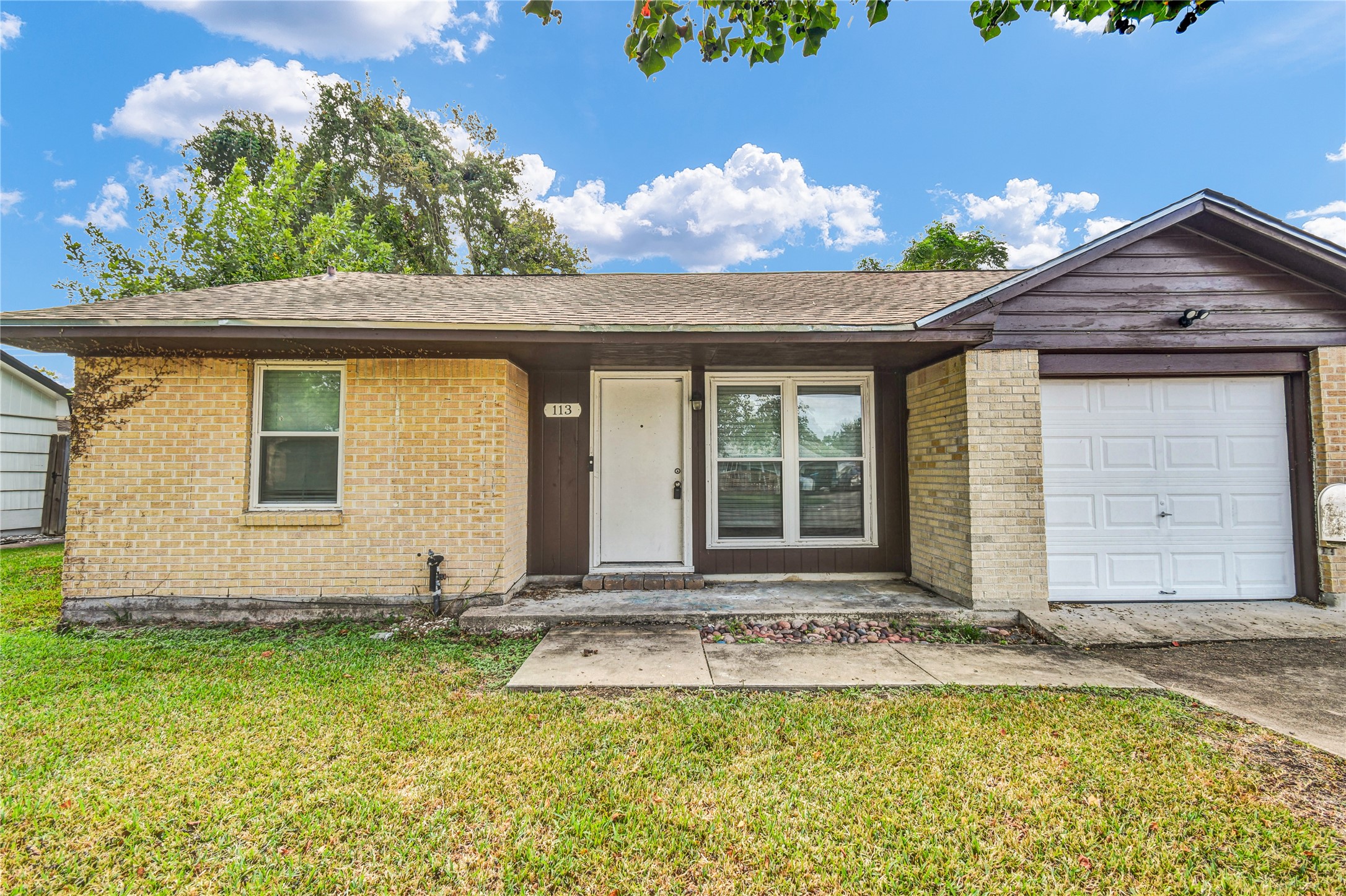 113 S Yaupon Street Property Photo 1