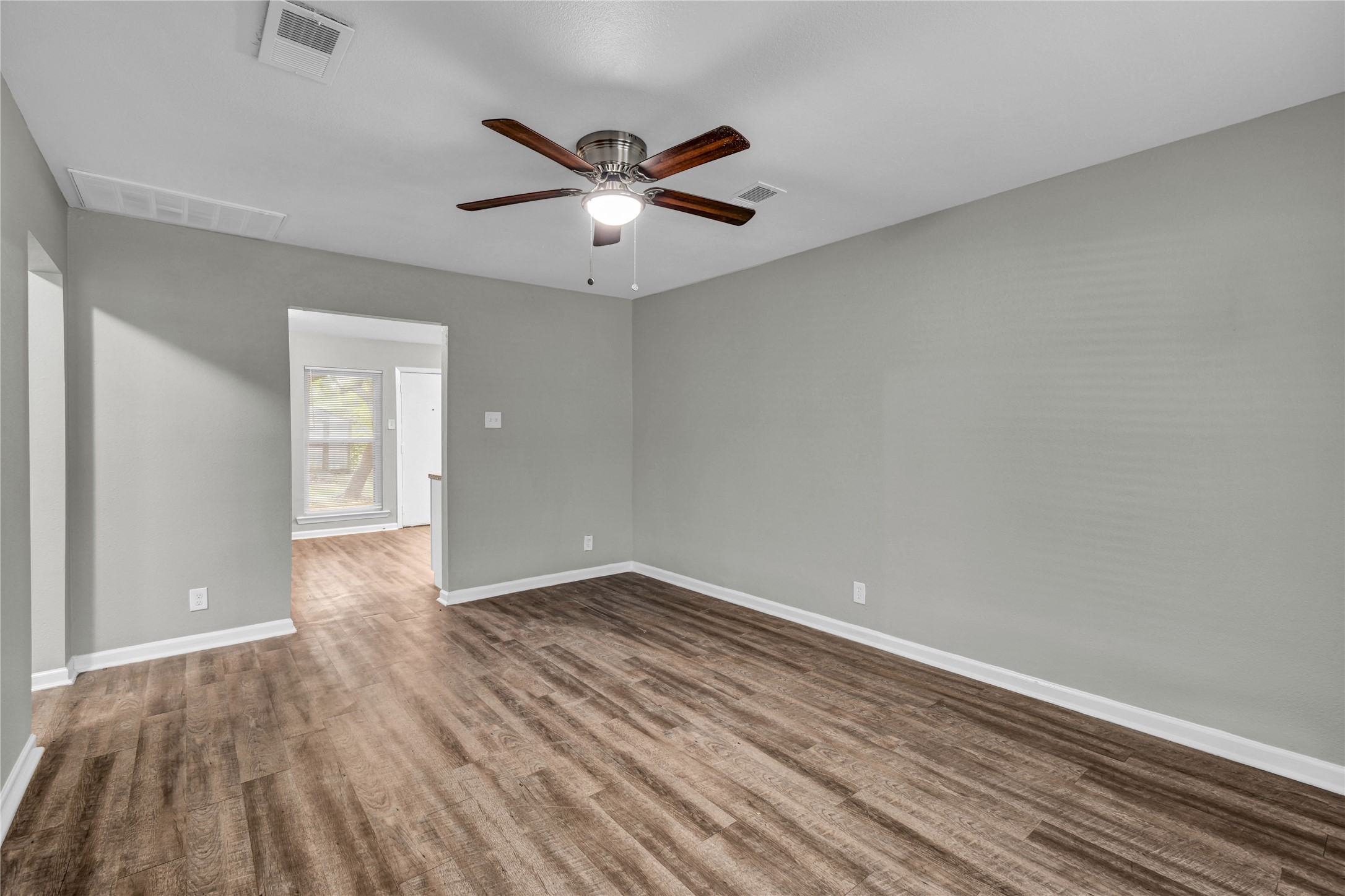 113 S Yaupon Street Property Photo 5