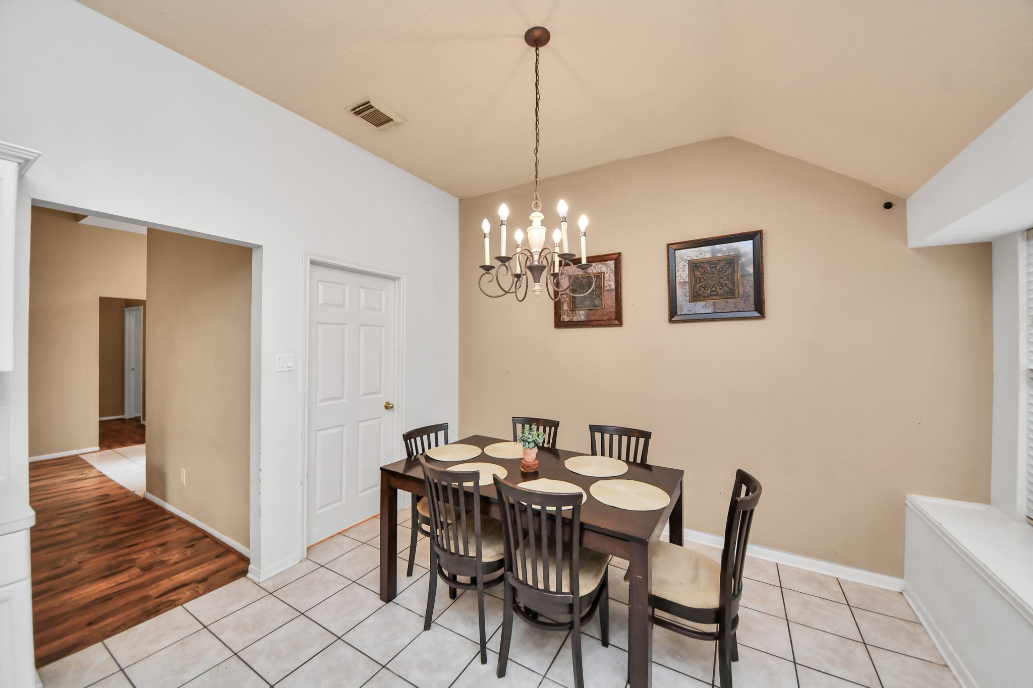 3627 Timothy Lane Property Photo 6