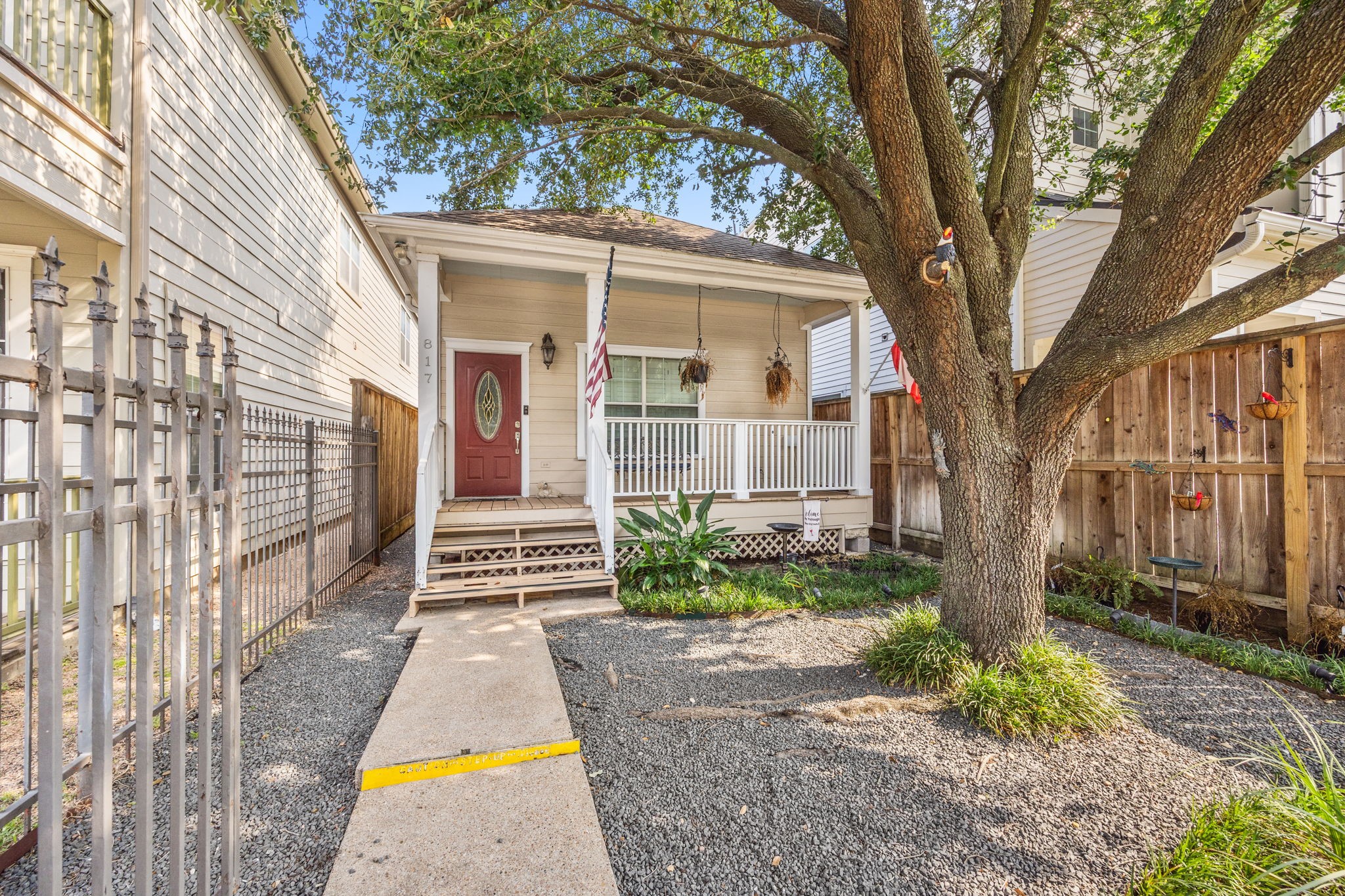 817 W 26th Street Property Photo 4