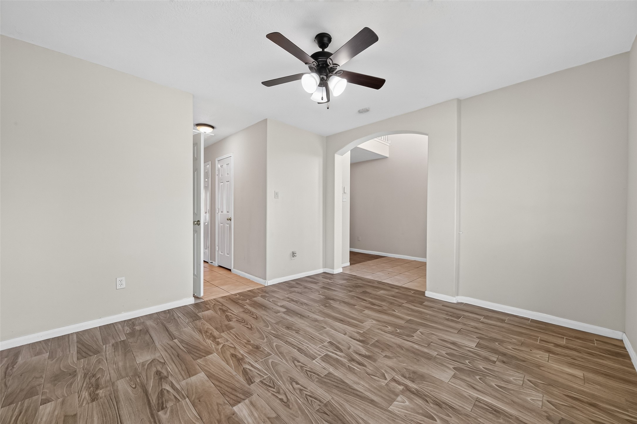 9127 N Ferndale Place Drive Property Photo 3