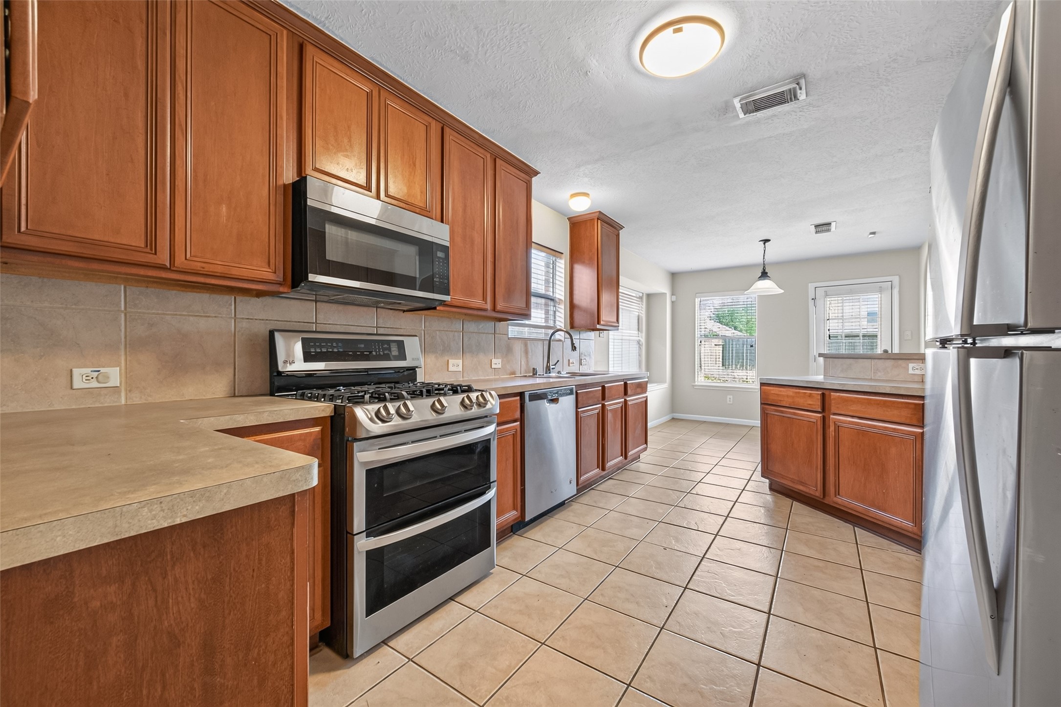 9127 N Ferndale Place Drive Property Photo 4
