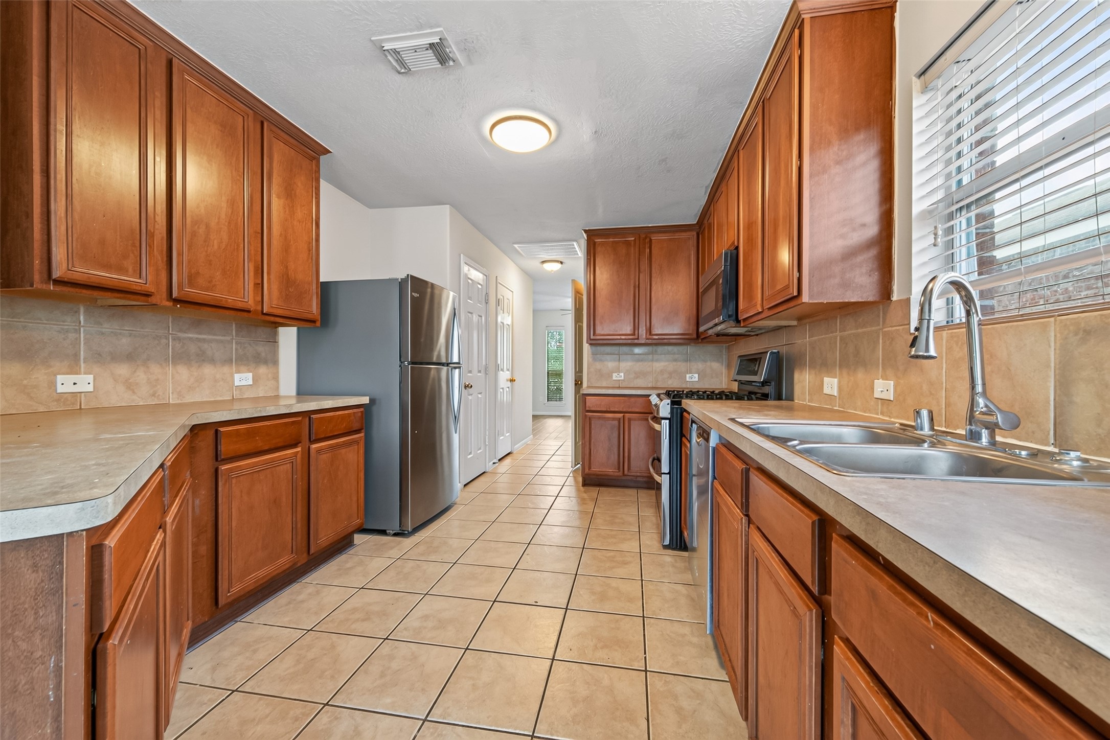 9127 N Ferndale Place Drive Property Photo 5