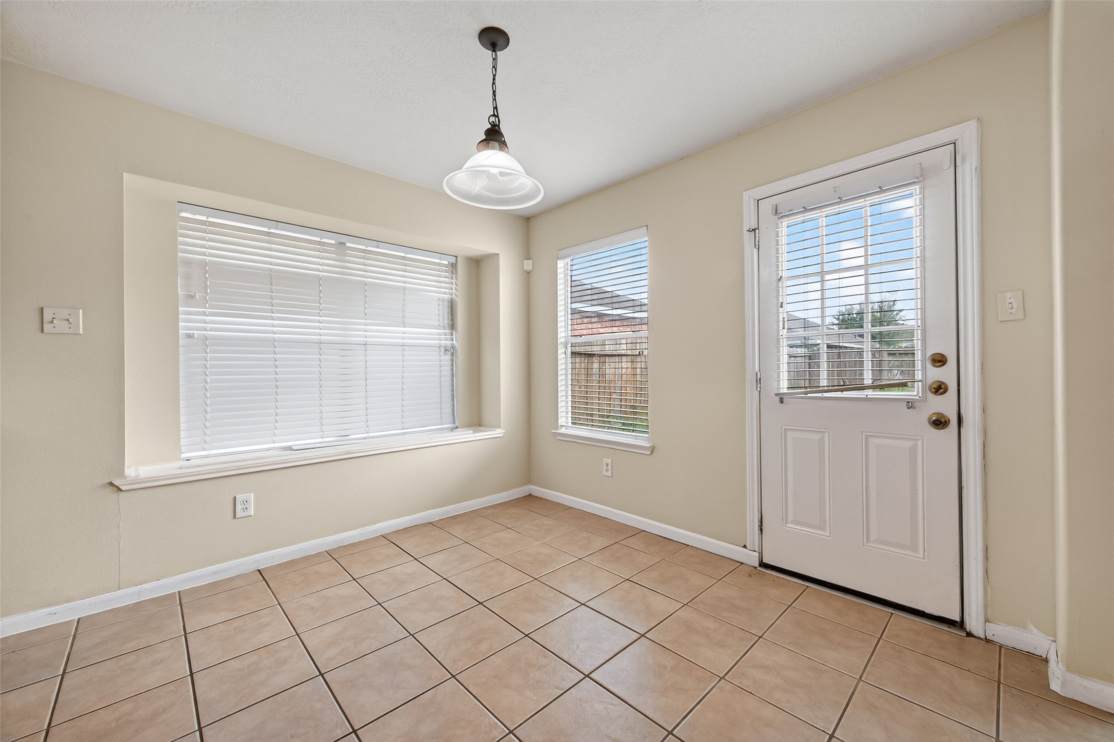 9127 N Ferndale Place Drive Property Photo 8