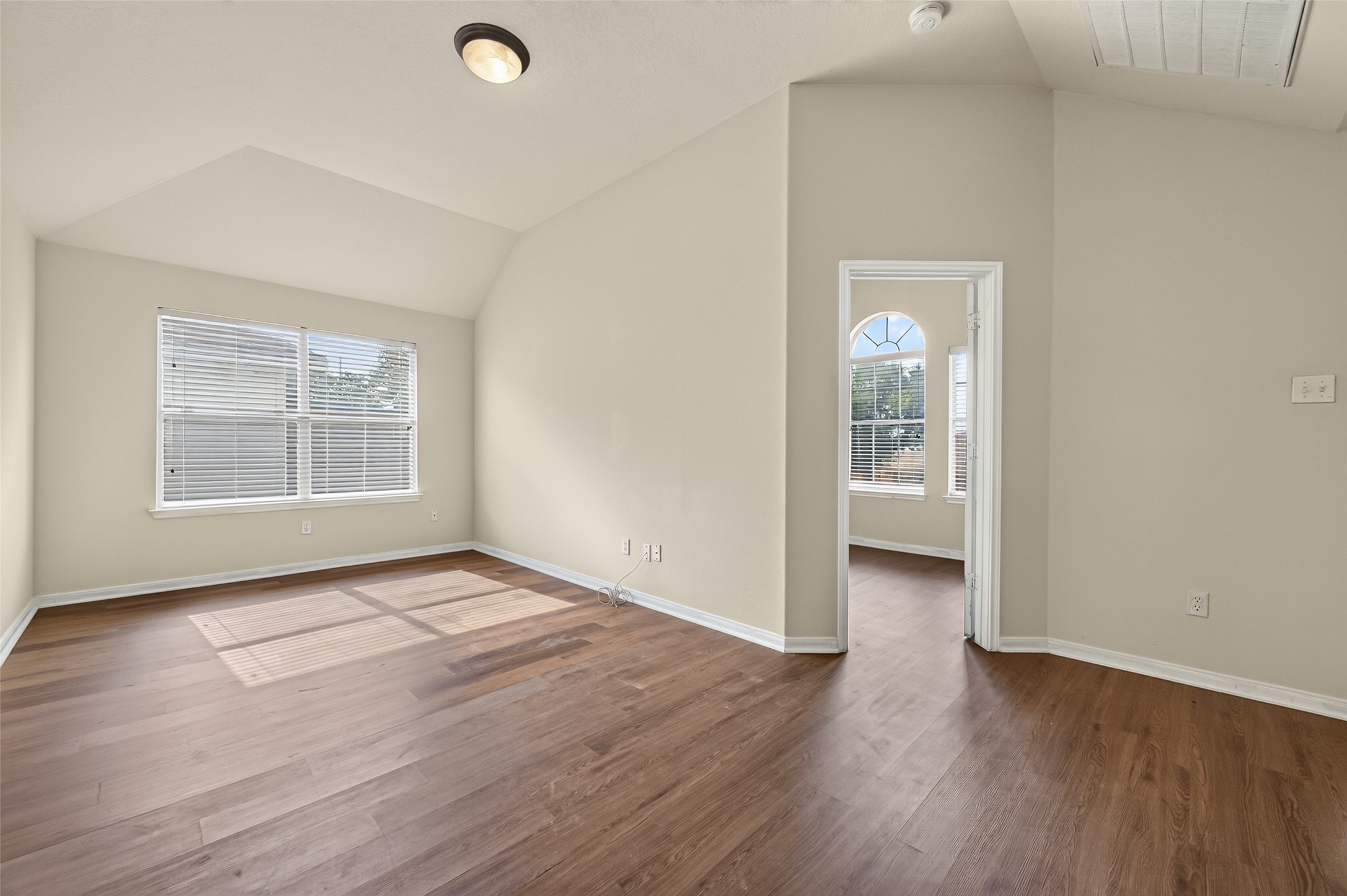 9127 N Ferndale Place Drive Property Photo 18