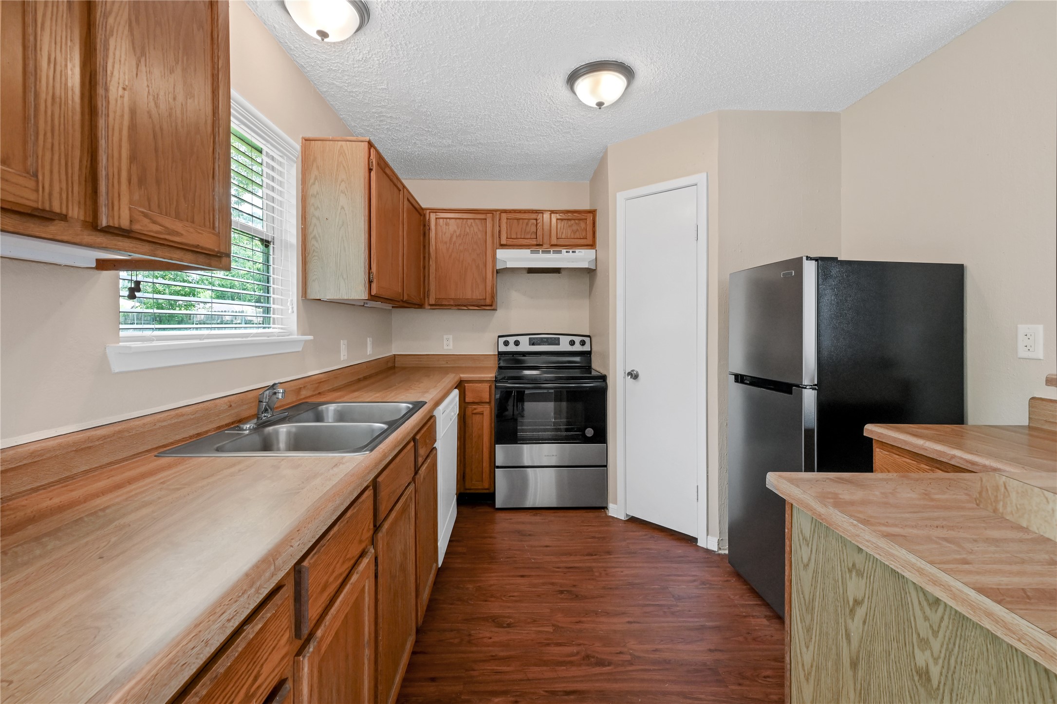 7823 Eastern Bluebird Drive Property Photo 6