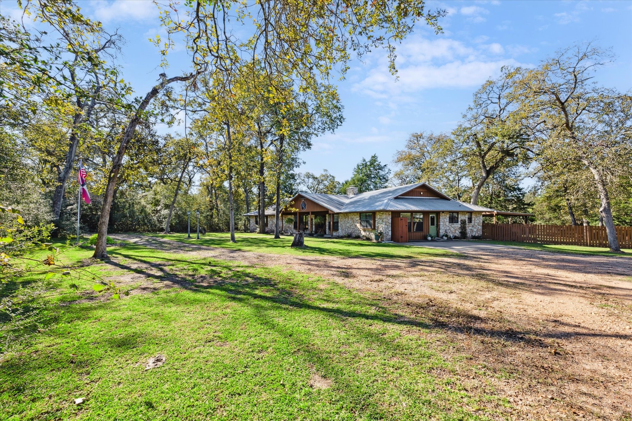 155 Oakwoods Drive Property Photo 2