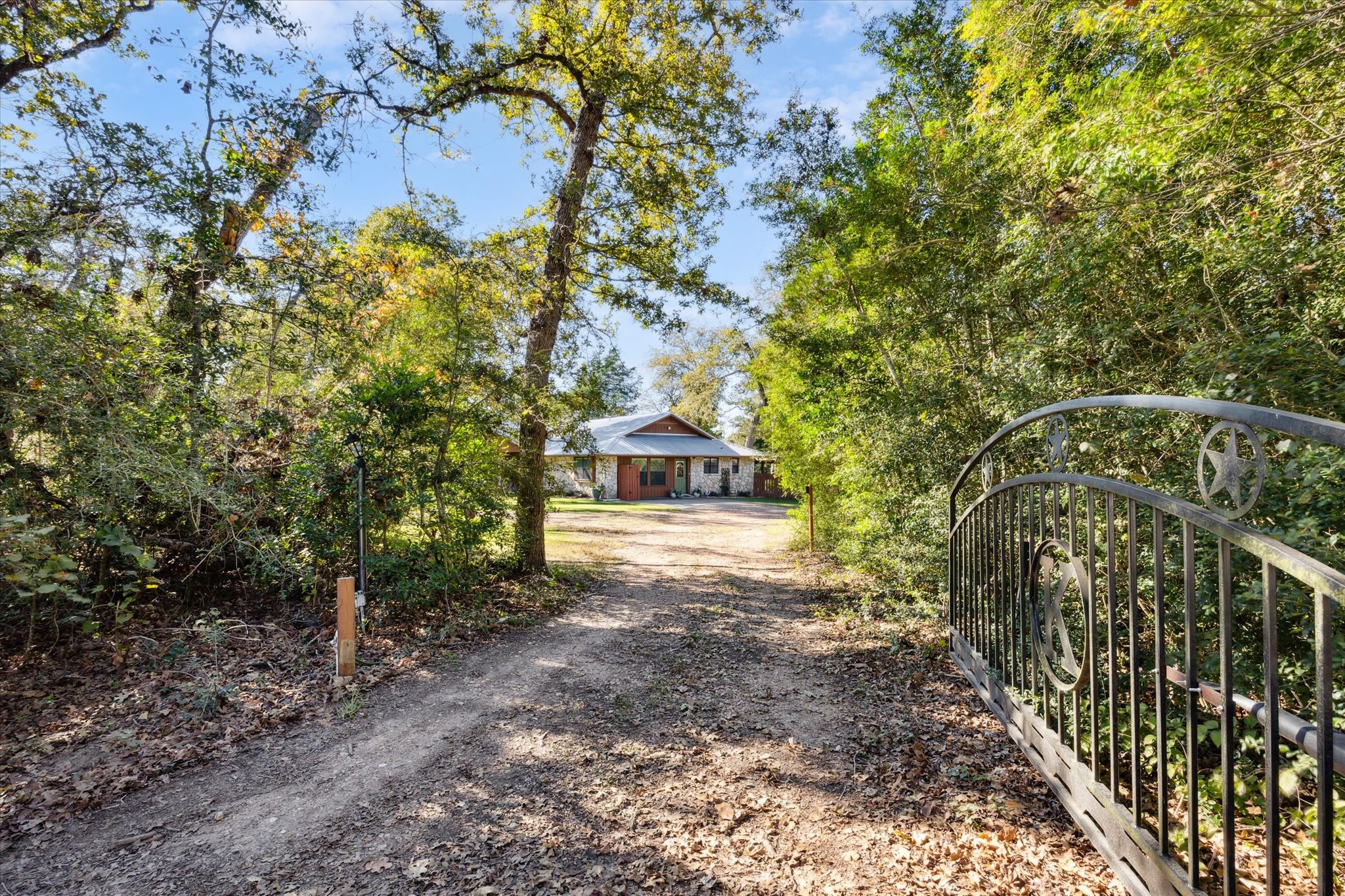 155 Oakwoods Drive Property Photo 3