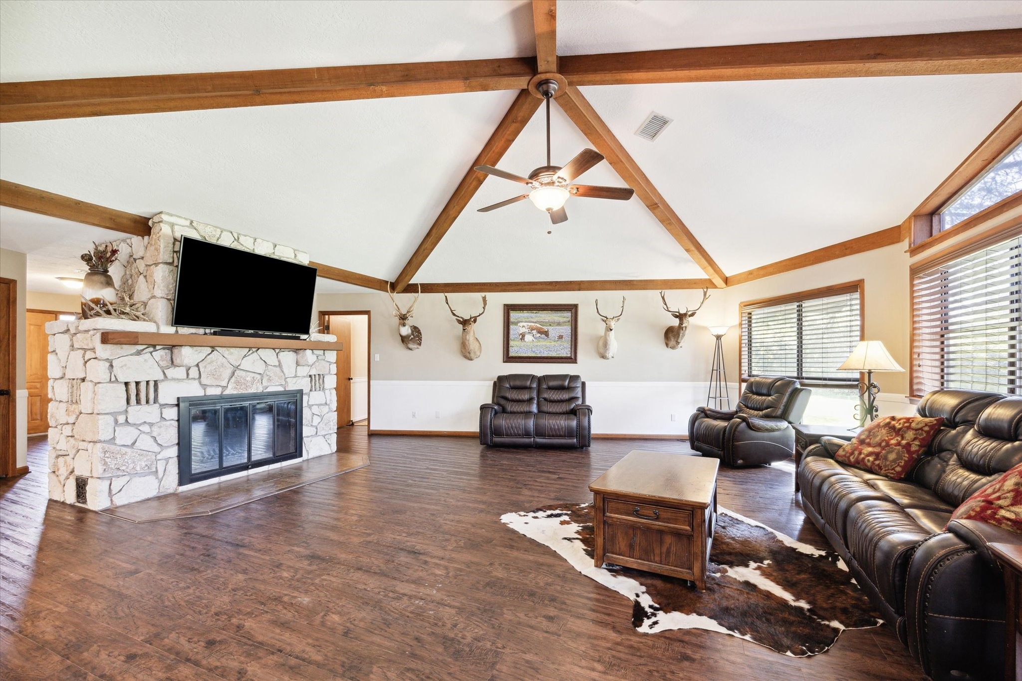 155 Oakwoods Drive Property Photo 7