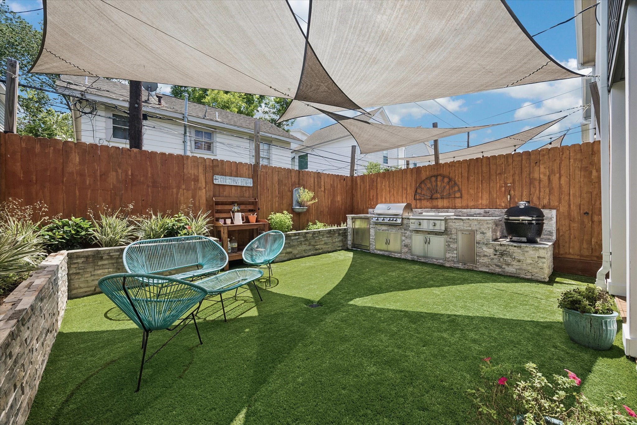 118 E 27th Street B Property Photo 3
